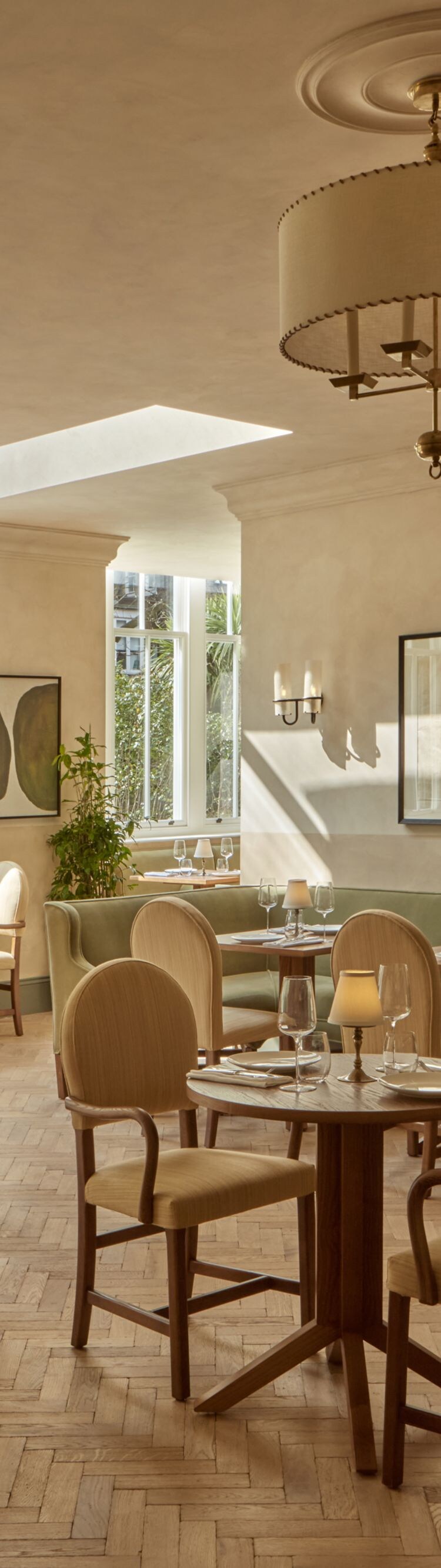 Pippins Restaurant tables and chairs