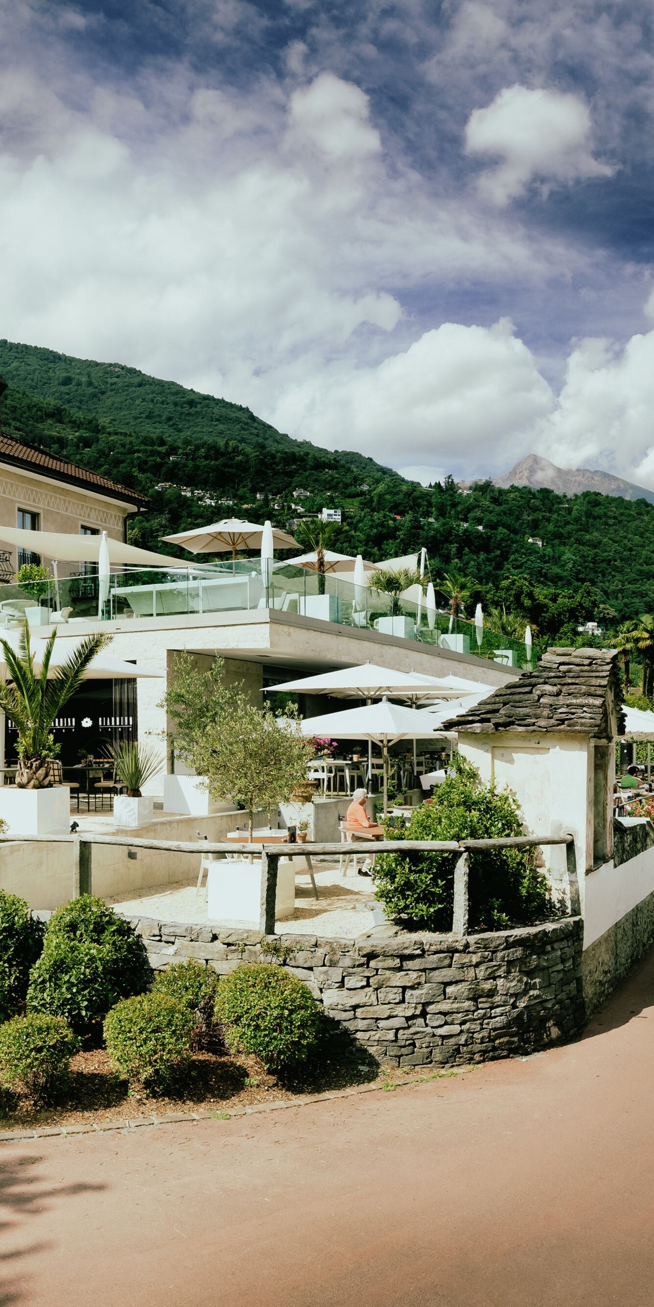 Exterior 4