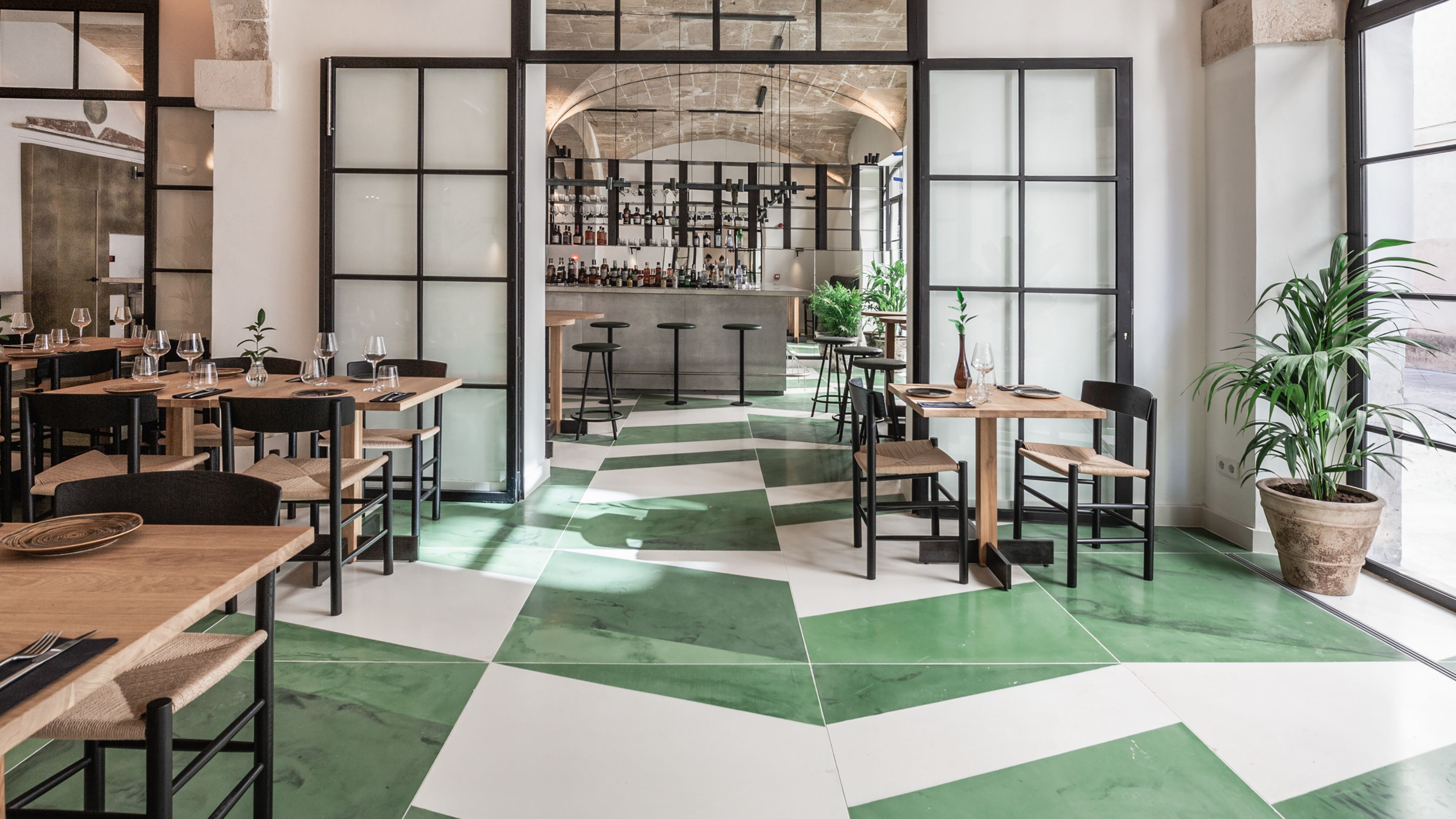 Your Perfect Getaway: 2 Nights, Welcome Drink & Dinner Included