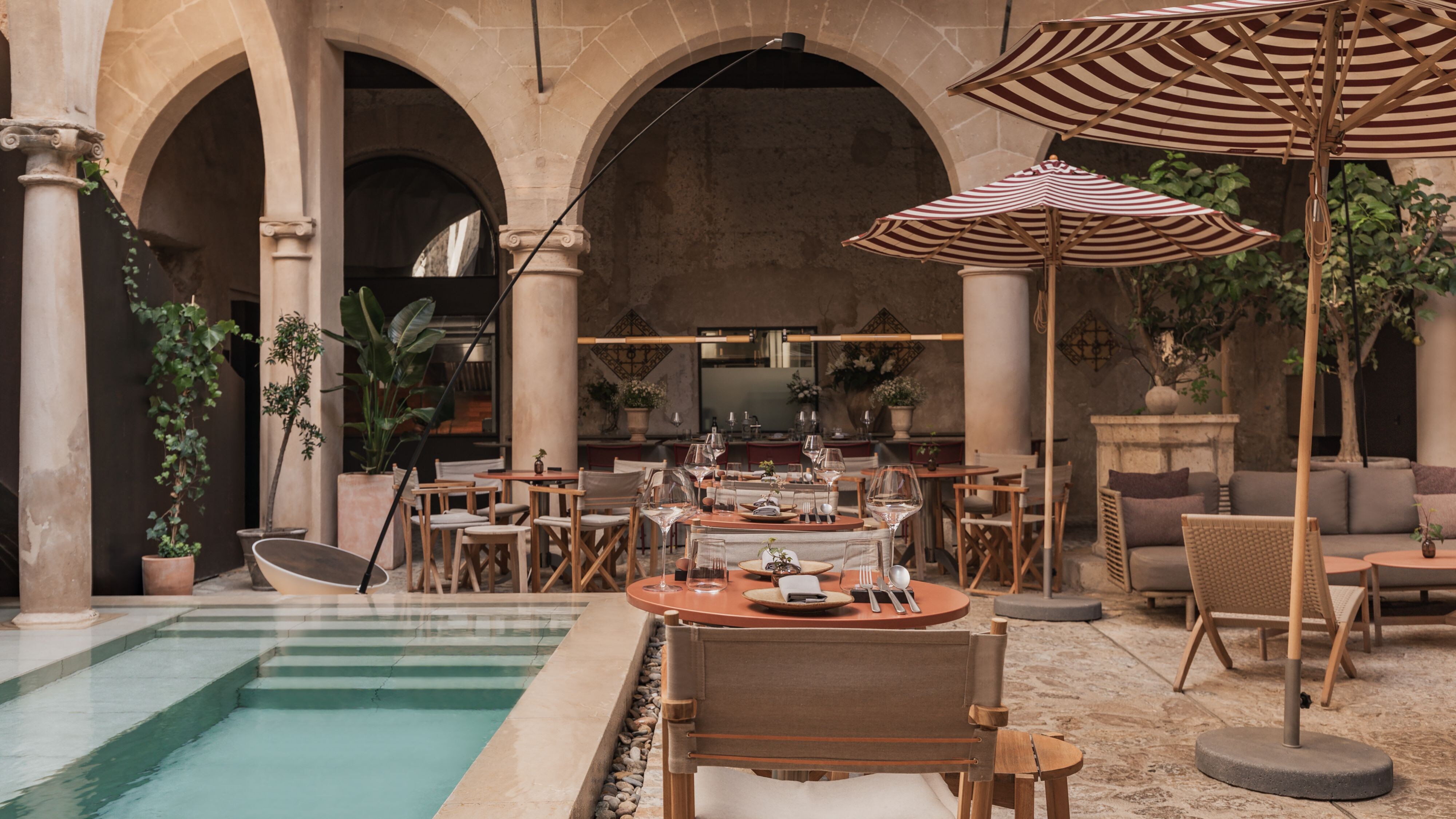 Your Perfect Getaway: 2 Nights, Welcome Drink & Dinner Included