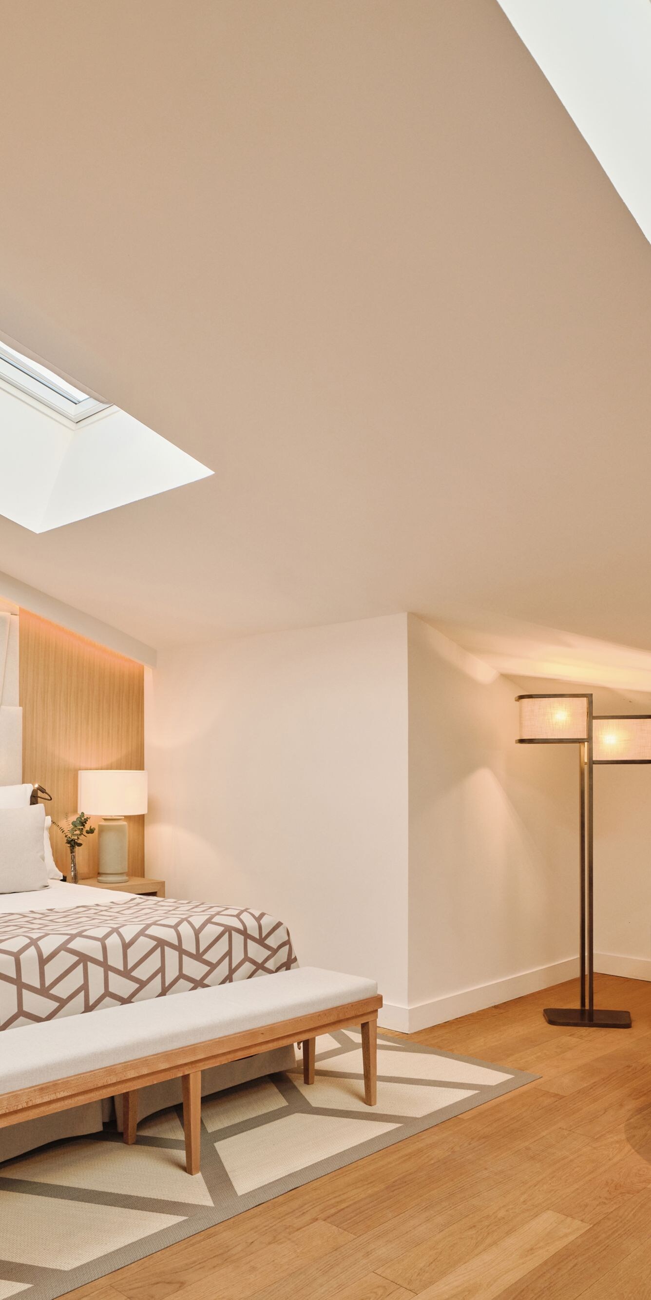 Suite Junior con tragaluces y zona de asientos