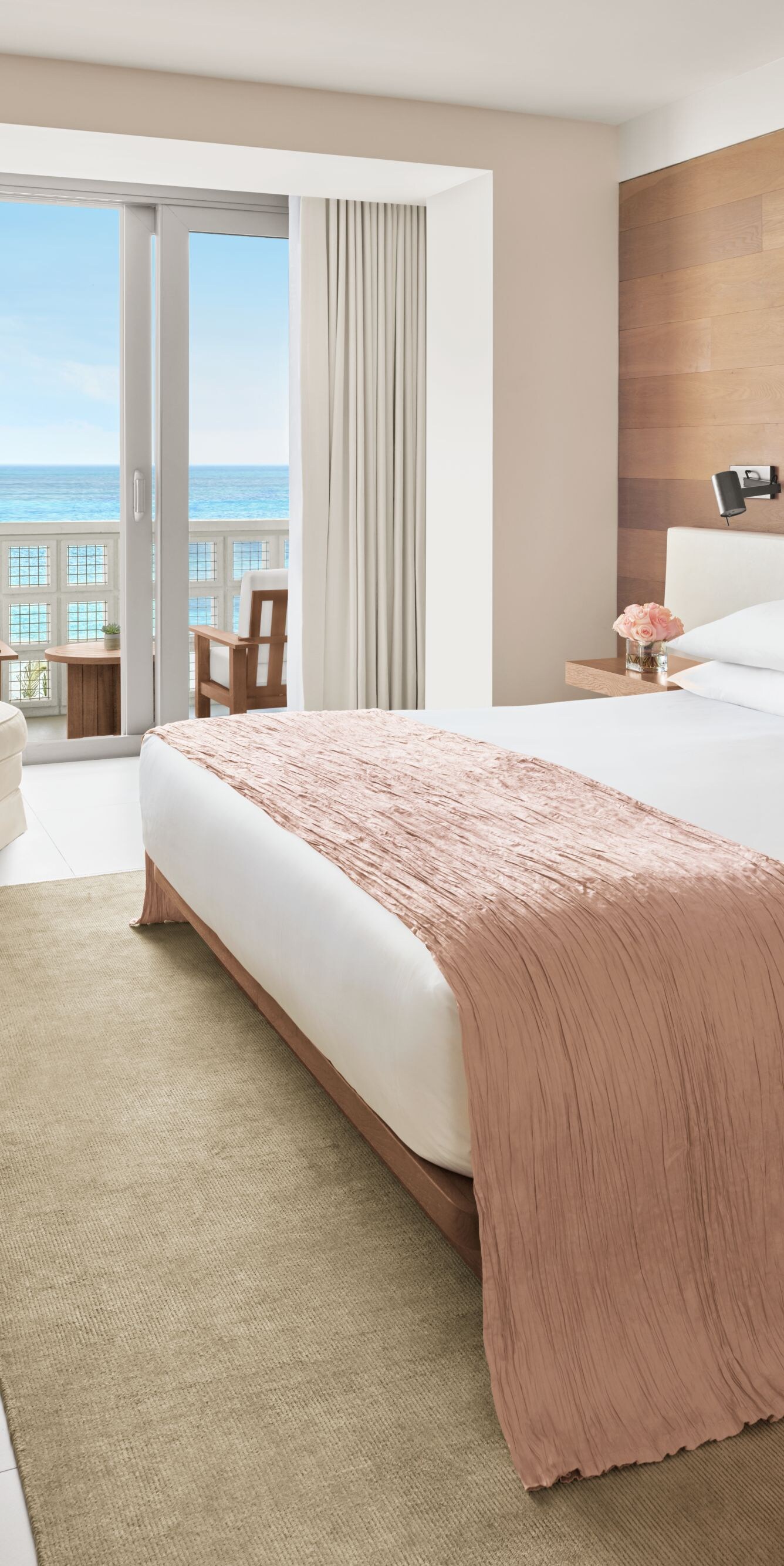 Quarto, 1 cama king-size, de frente para o mar, varanda