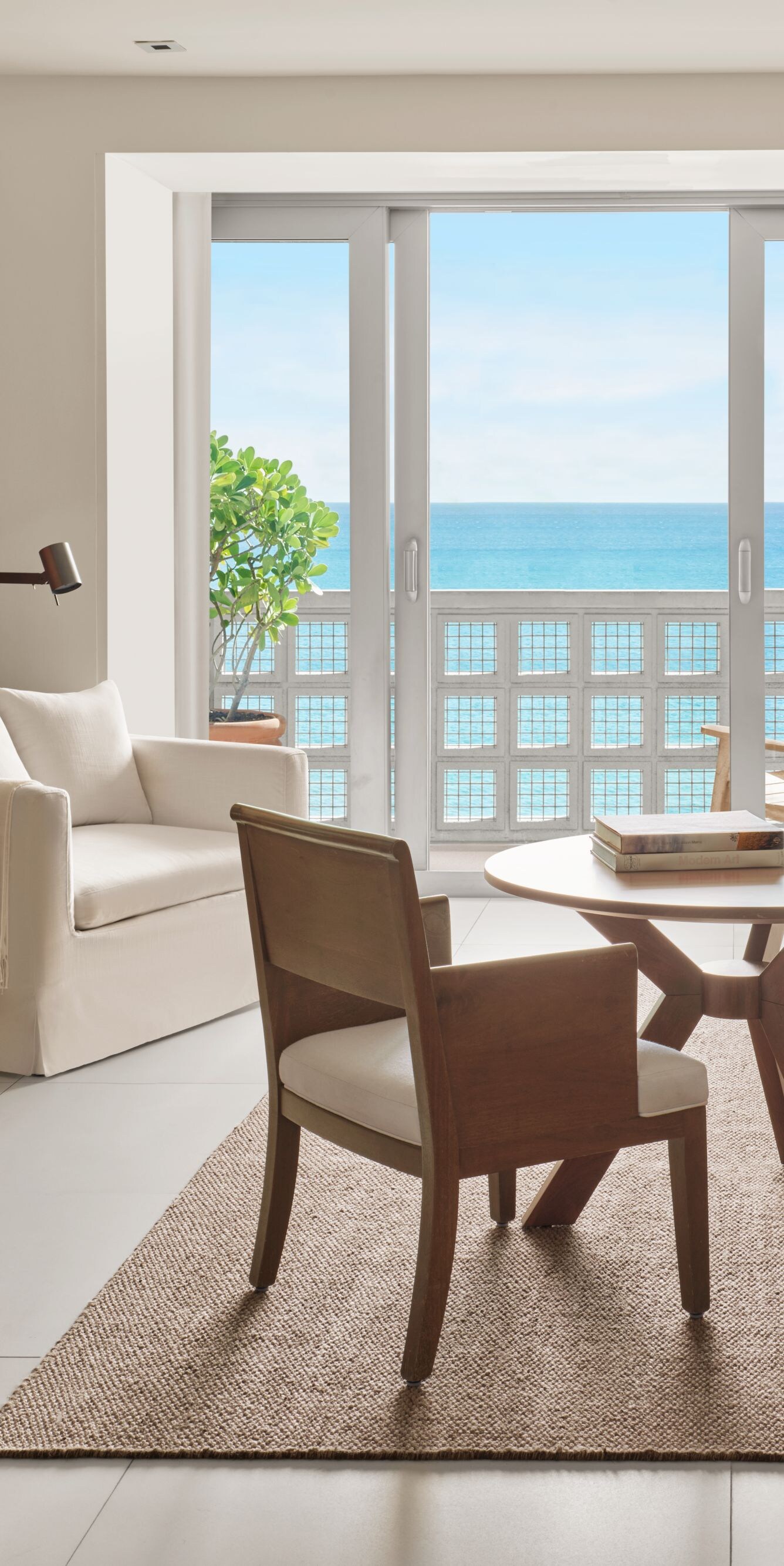 Suíte com 1 quarto, cama king-size, de frente para o mar, varanda