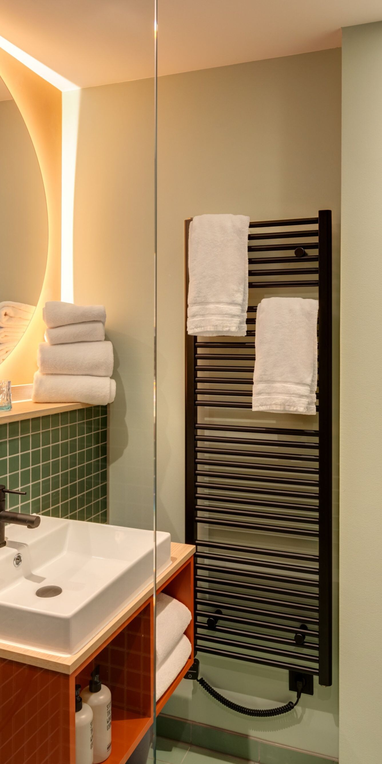 Premium Guest Room Bathroom