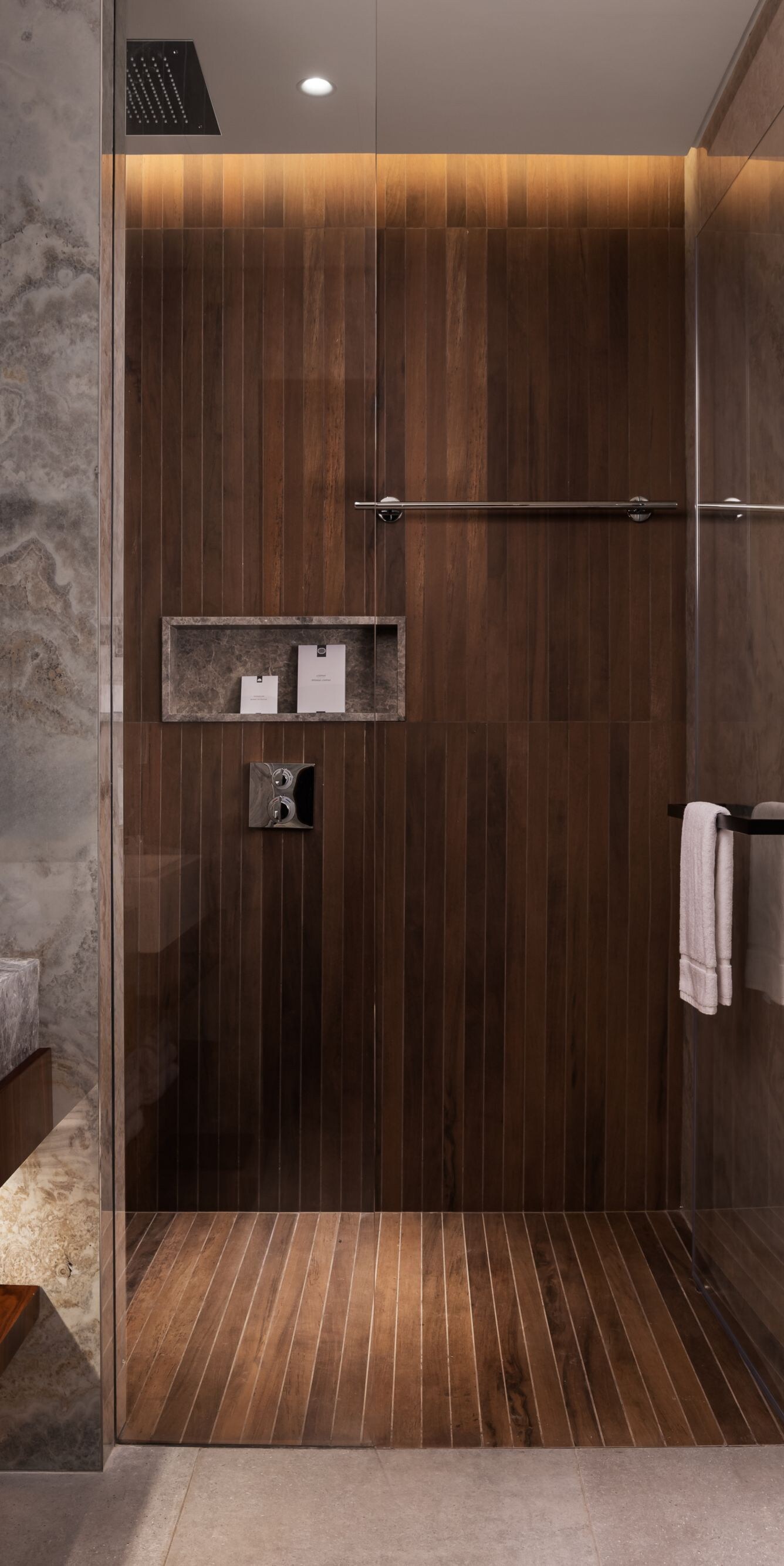 One Bedroom Bathroom