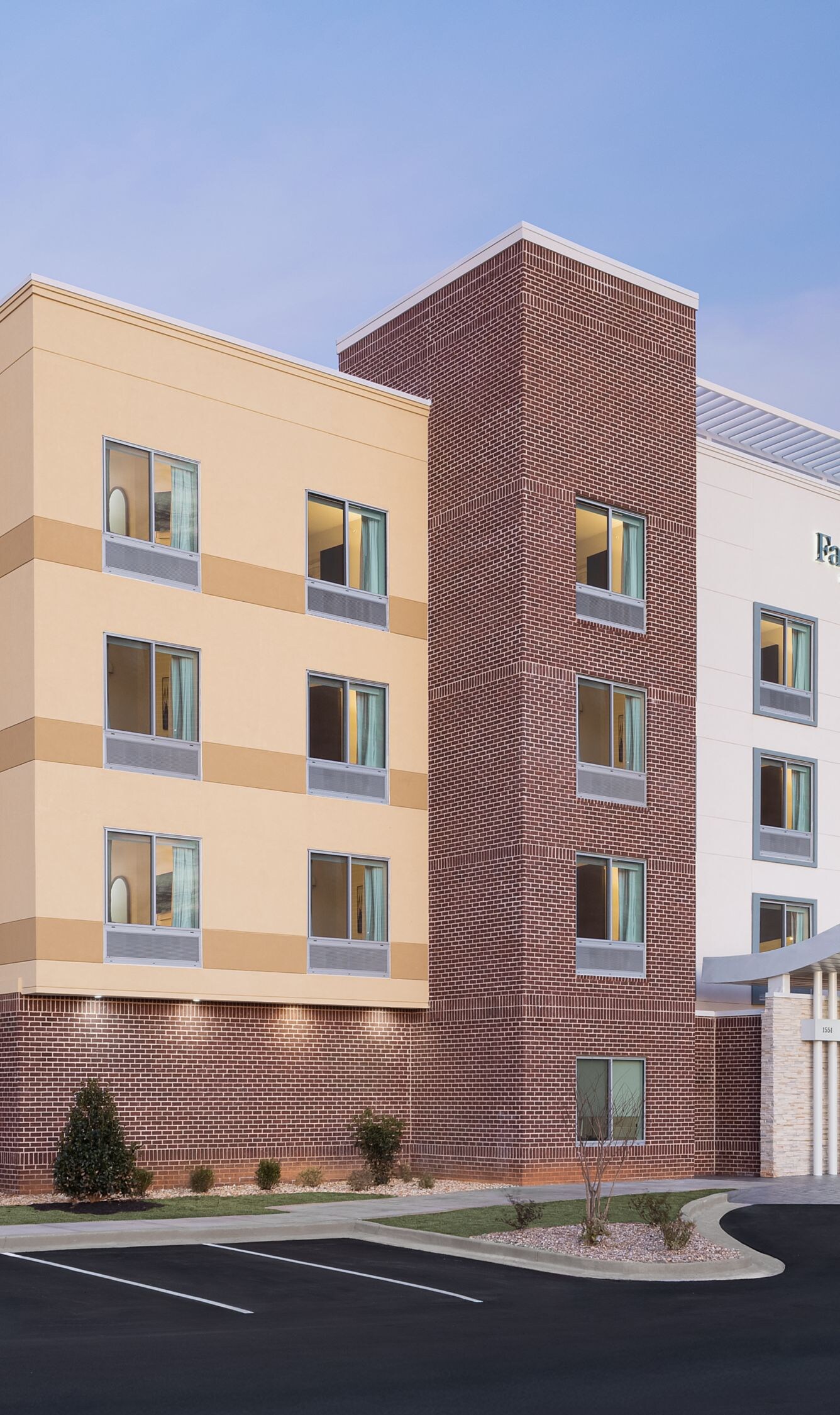 Fairfield Inn & Suites Madison | Modern Hotel with Free Breakfast