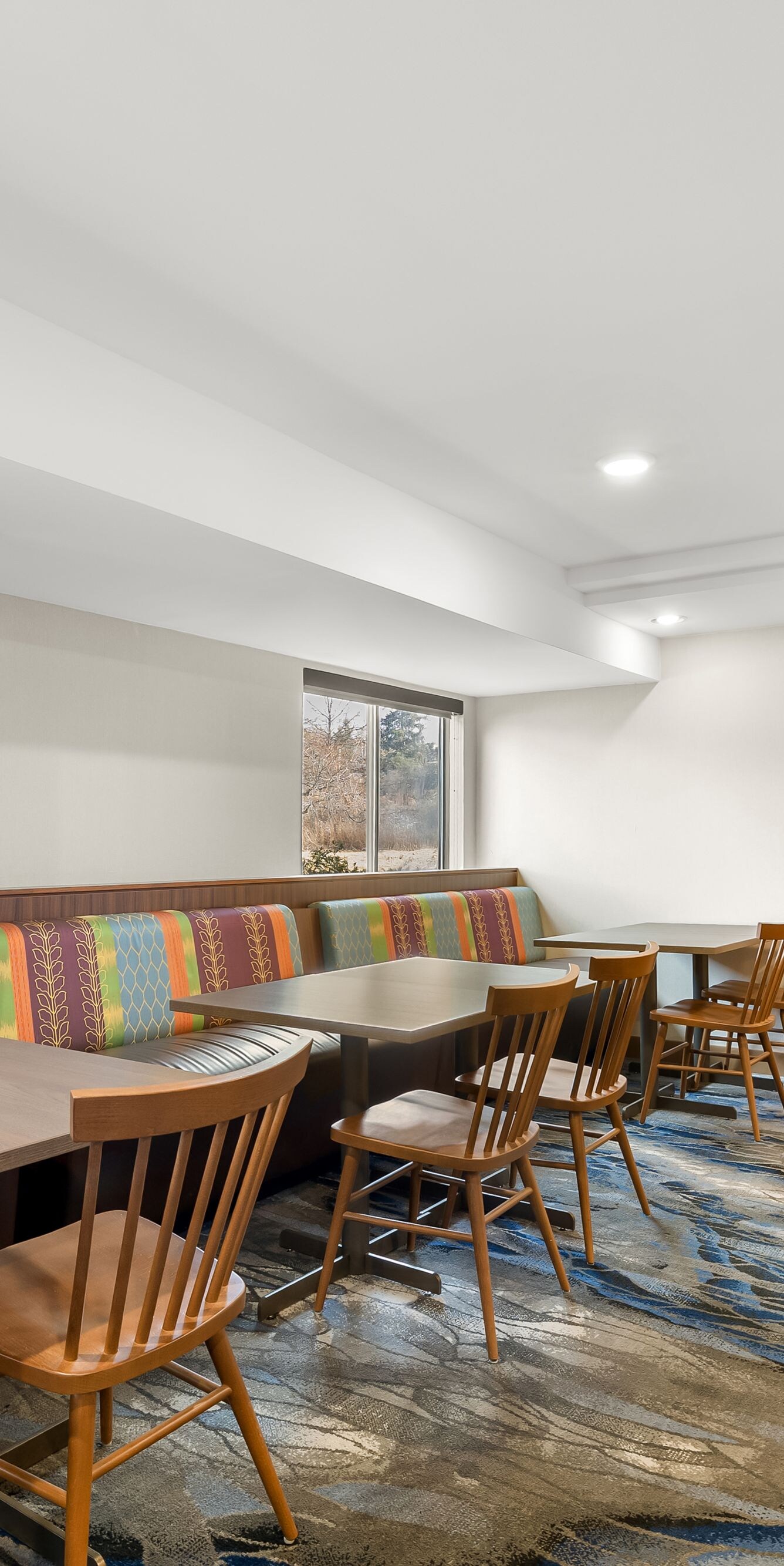Dining room seating in breakfast area
