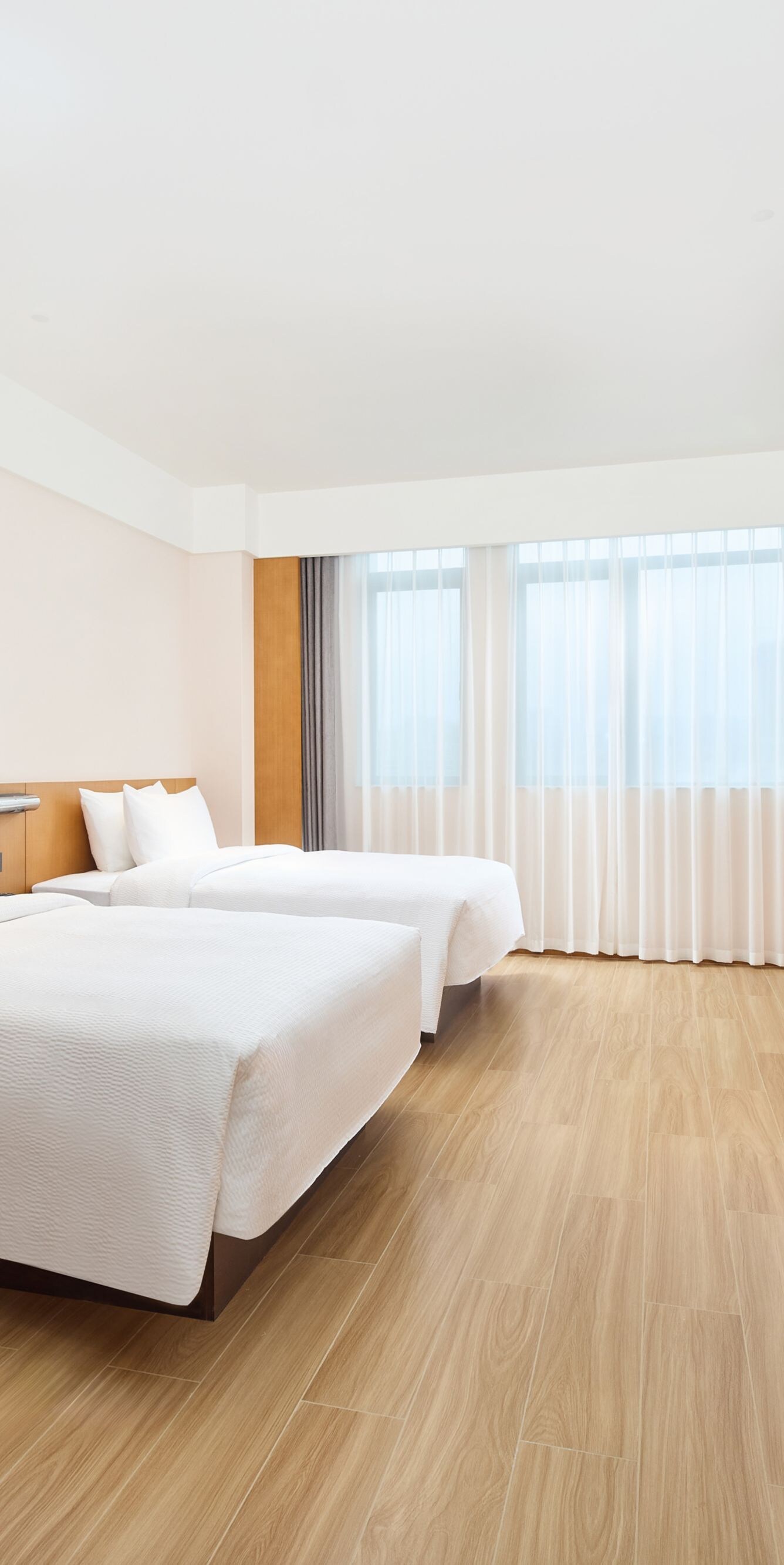 Spacious and bright twin bedroom