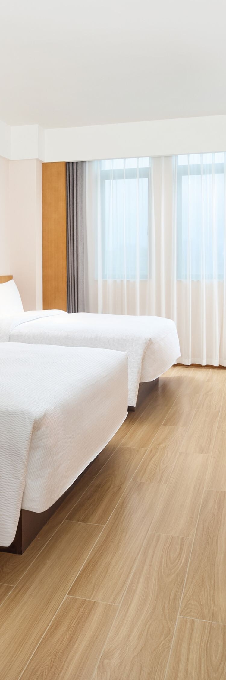 Spacious and bright twin bedroom