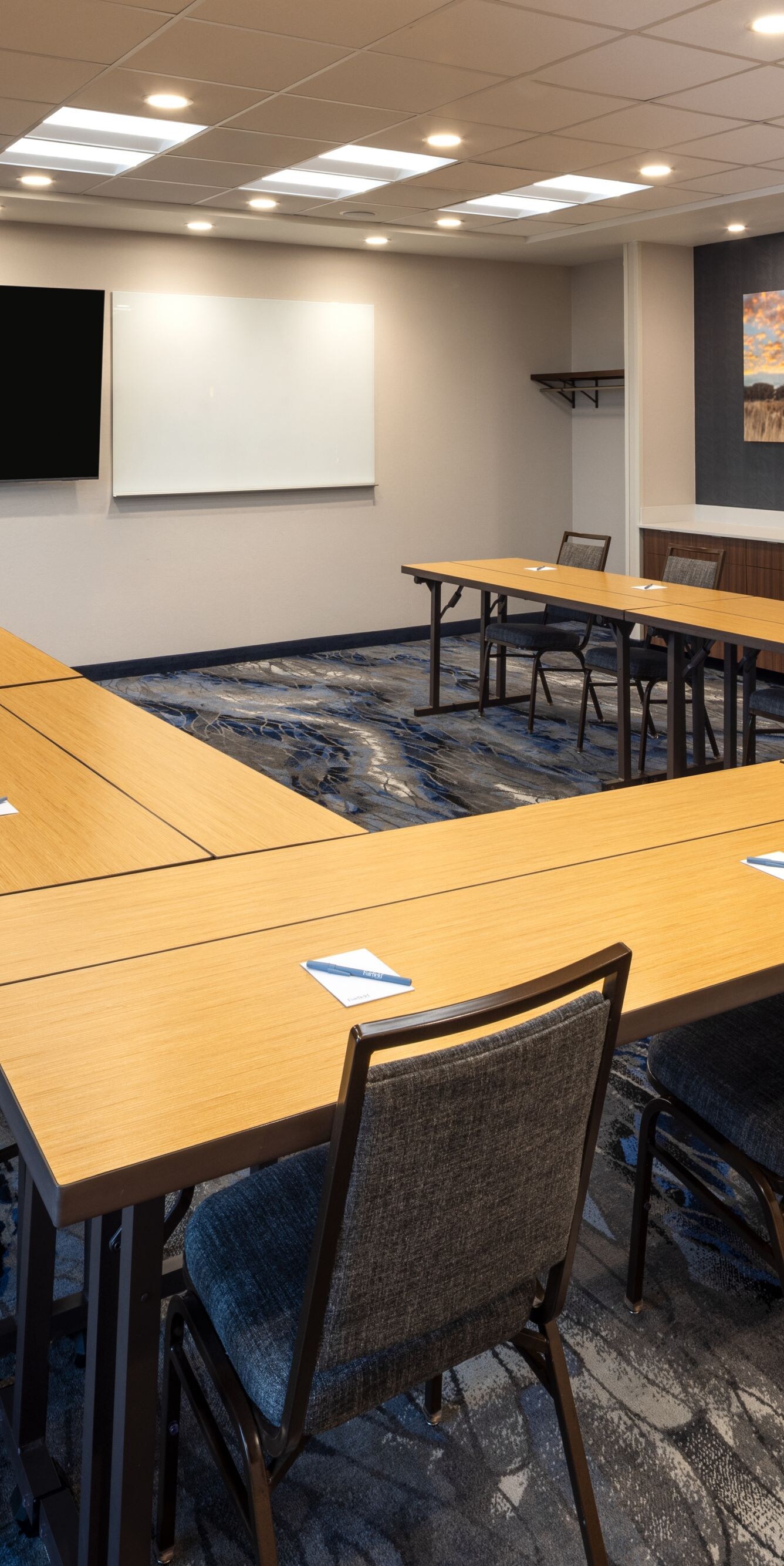 Meeting room with flexible layout options 