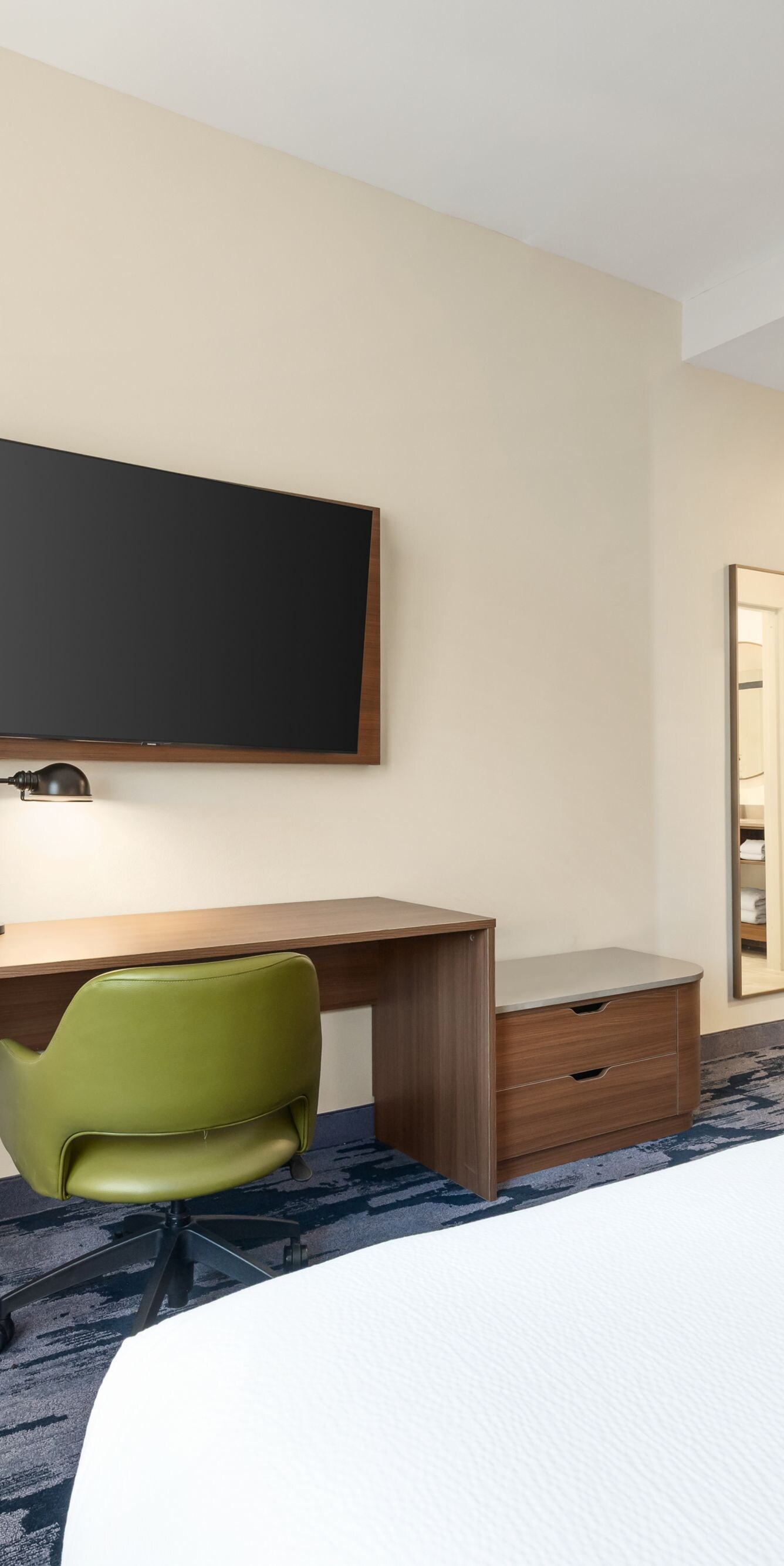 King bed in guest Room