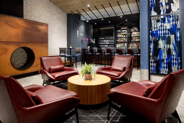 Lobby bar, 4 lounge chairs, table