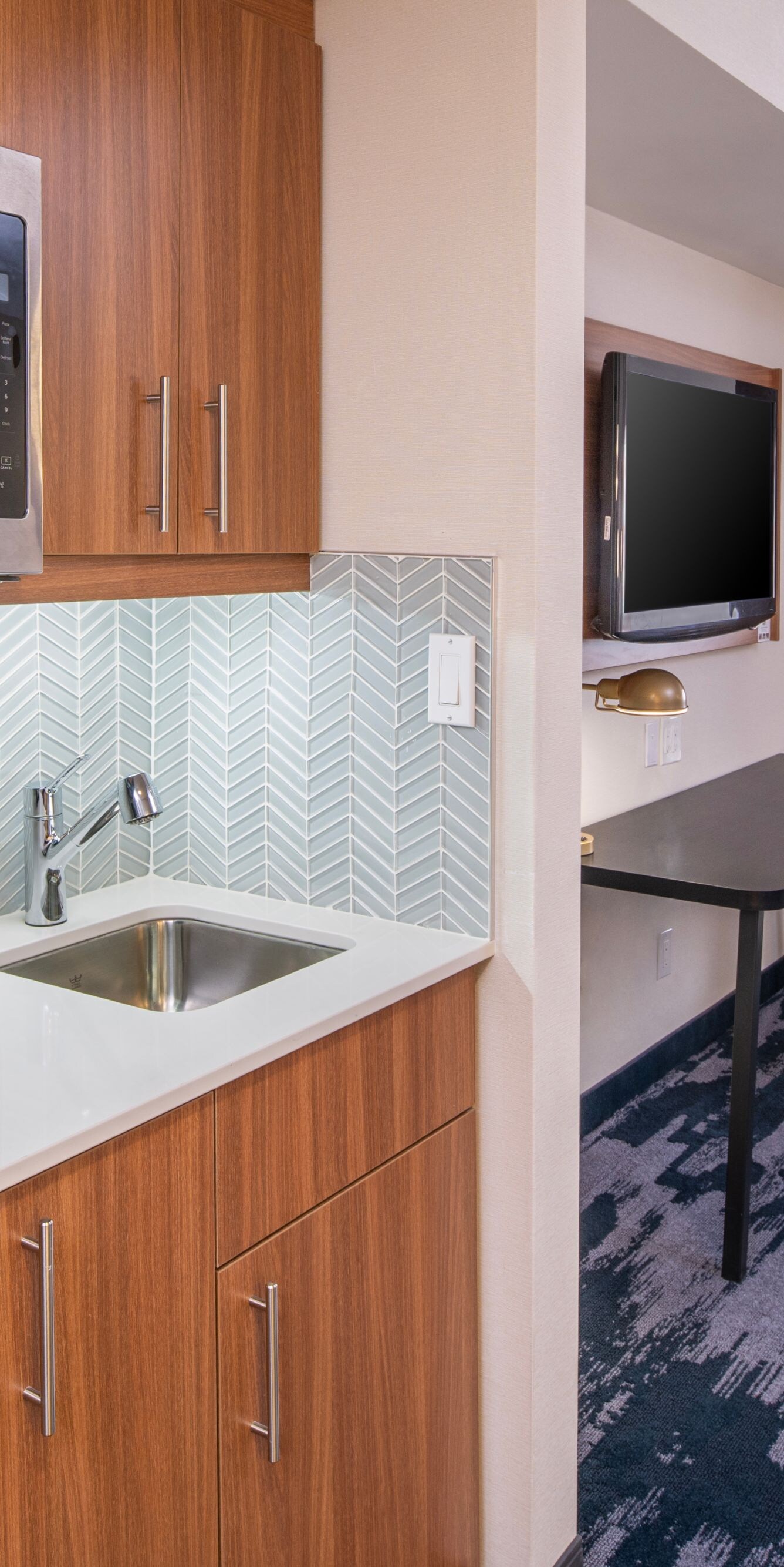 Guest room with kitchenette and workspace