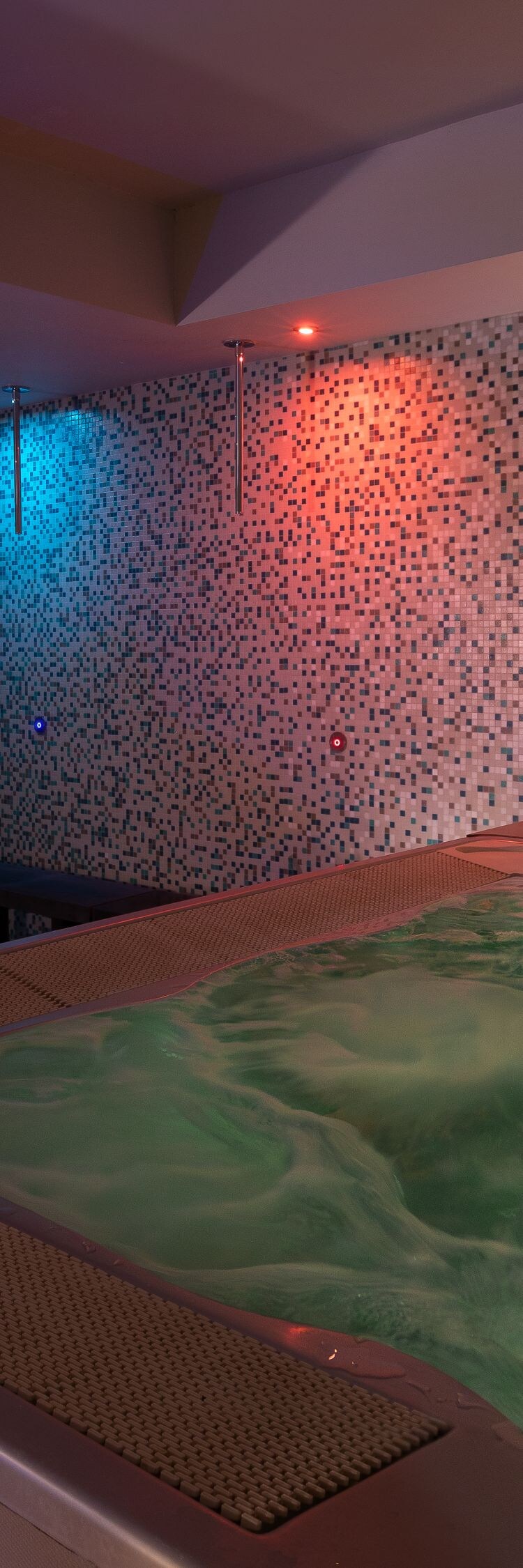 Jacuzzi, chaises longues, détente