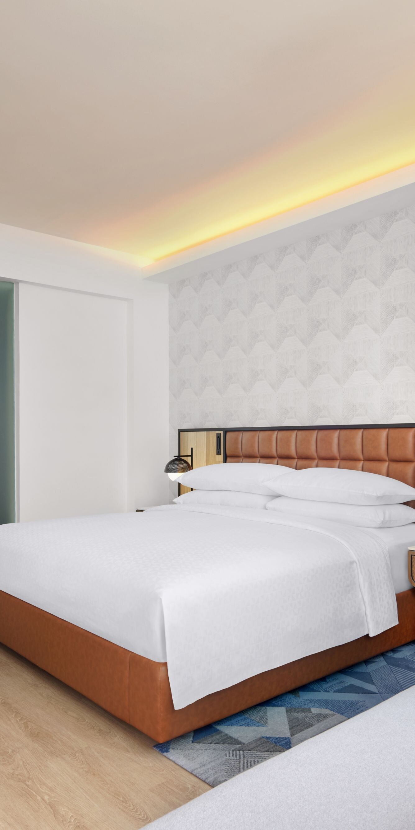 King guest room with sofa and city view