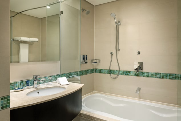 Classic Twin Room - Bathroom with Bathtub