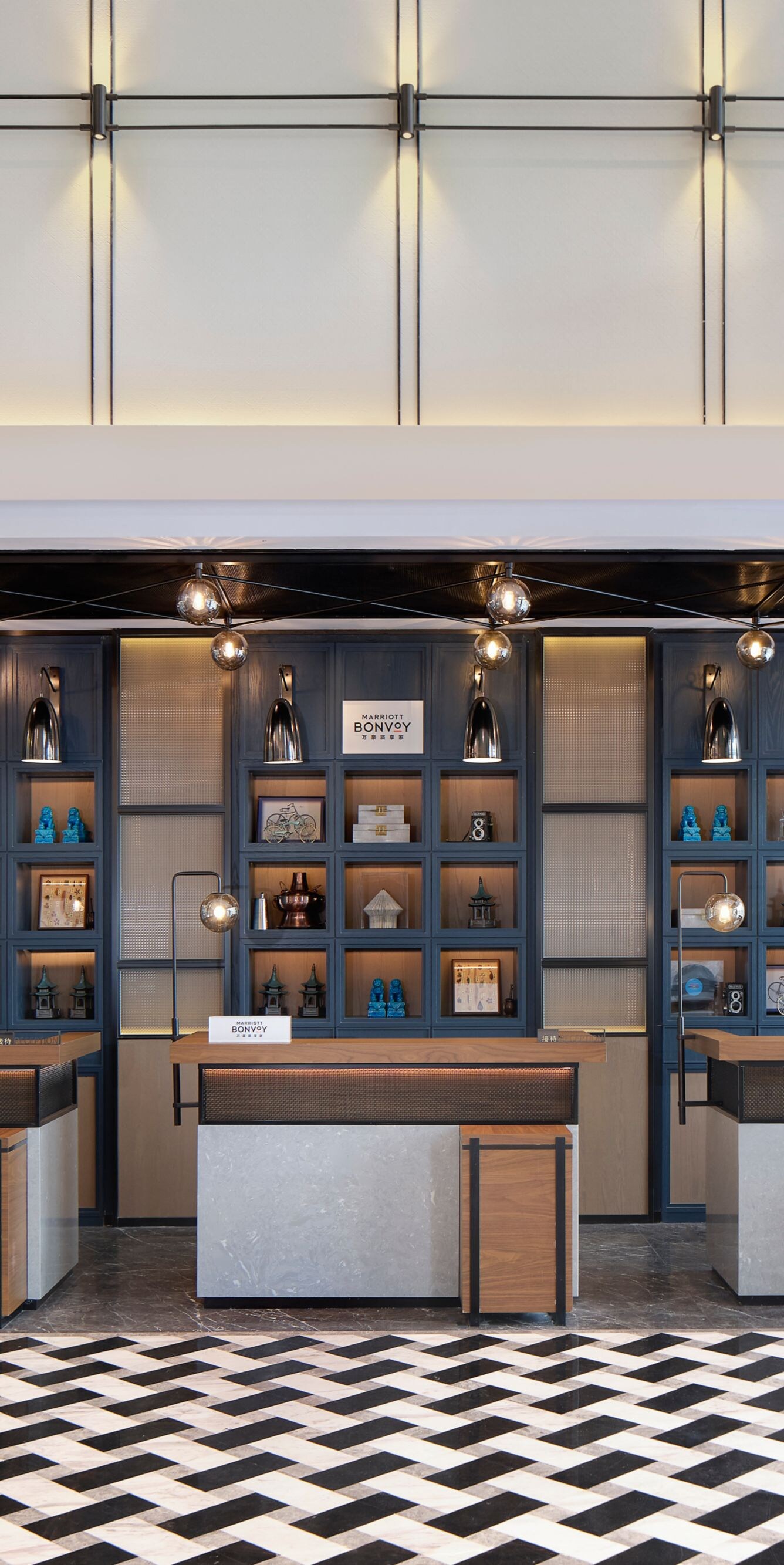 24-hour front desk offers check-in, luggage storag