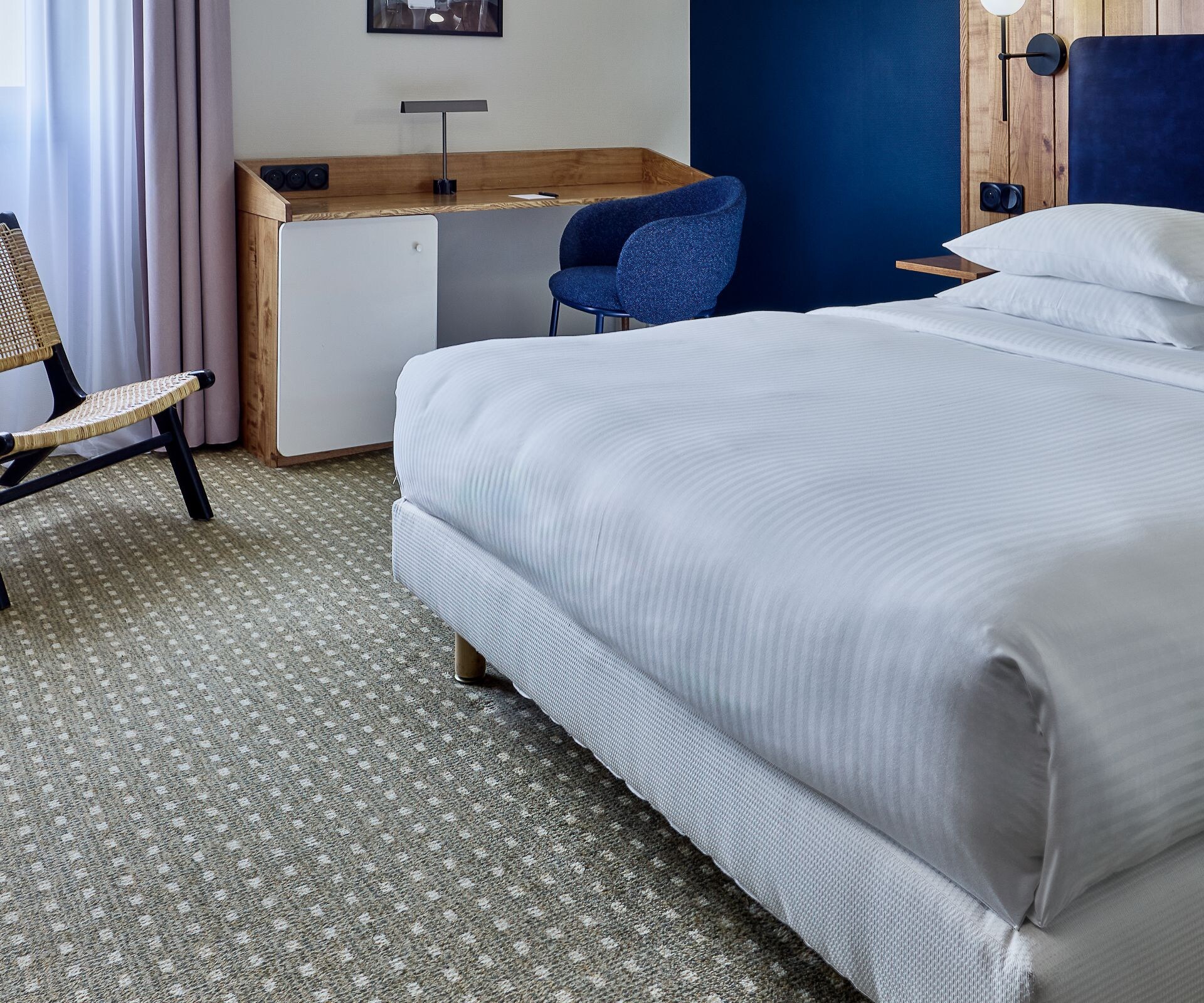 queen bed, desk, chair, and small table
