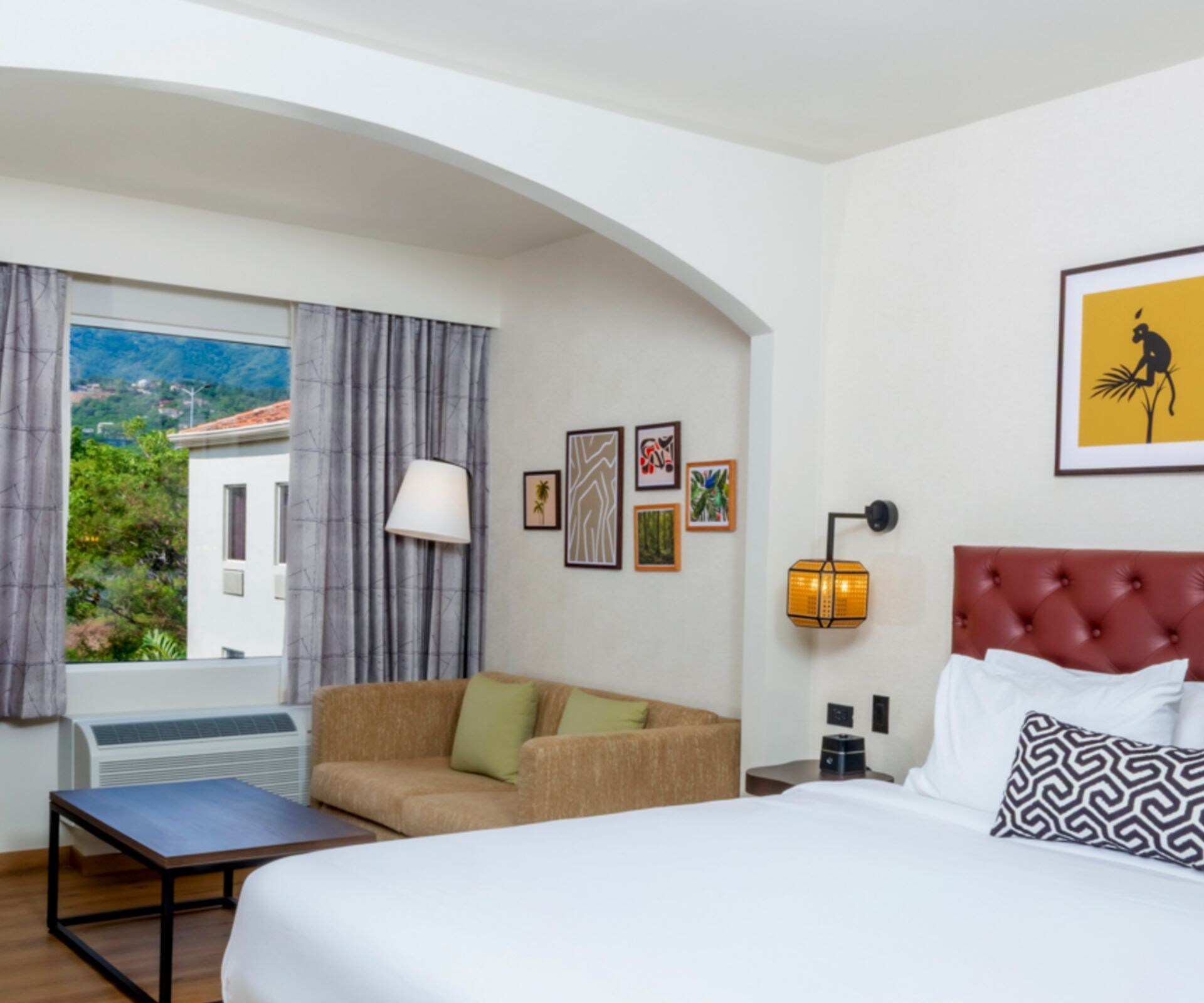 Habitación con cama tamaño King y vista en San José 