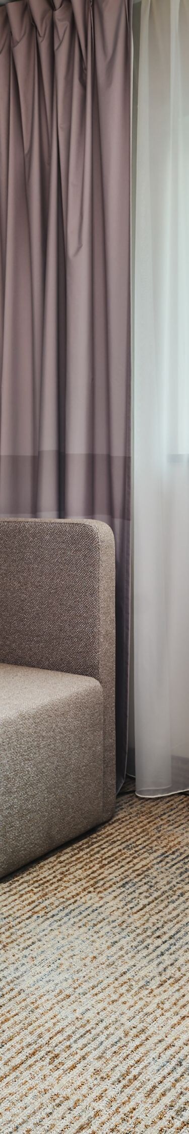 Łóżko typu king i rozkładana sofa