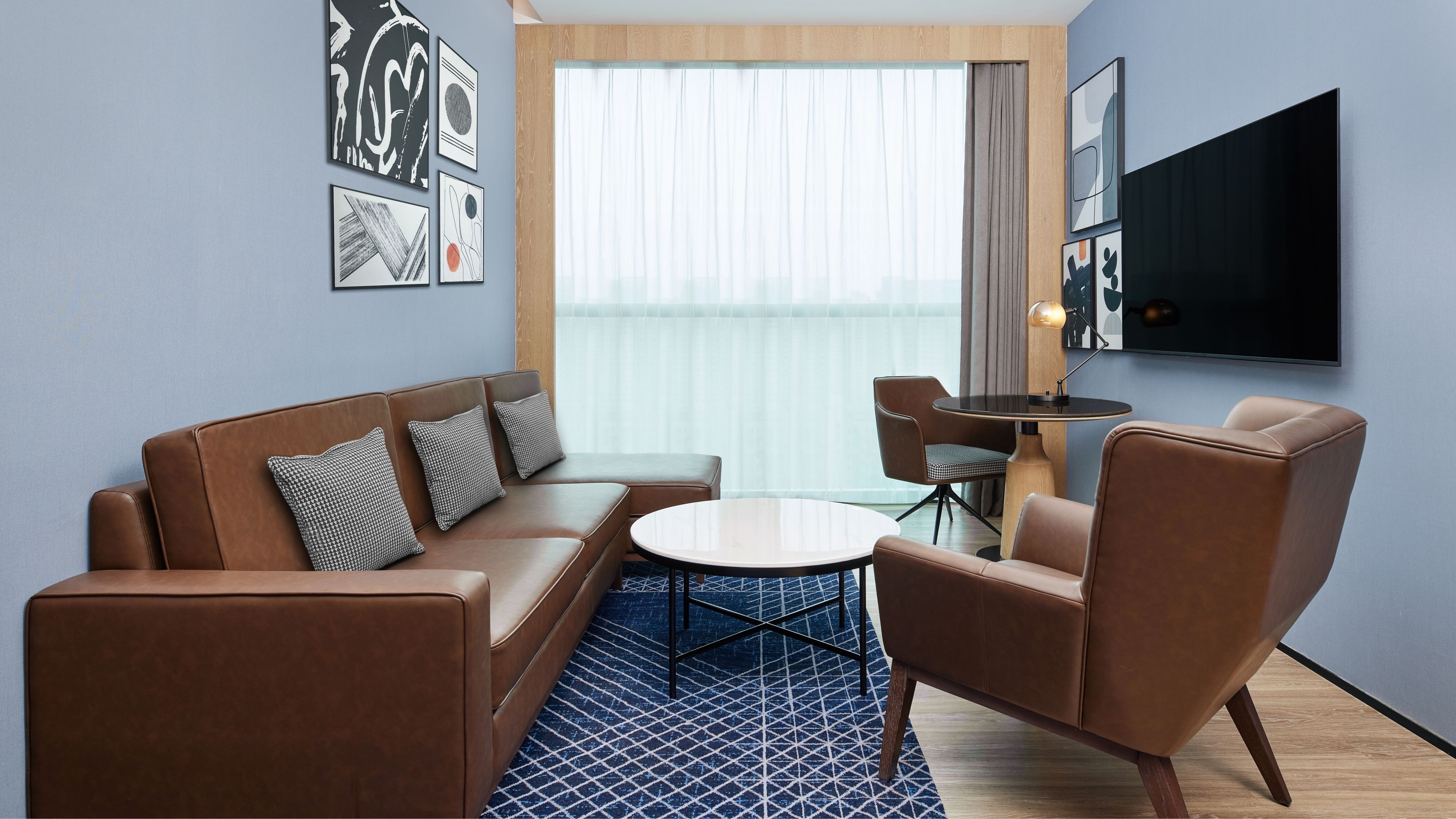 Book our Selected King Room or Suite to enjoy an additional 1,000‑points