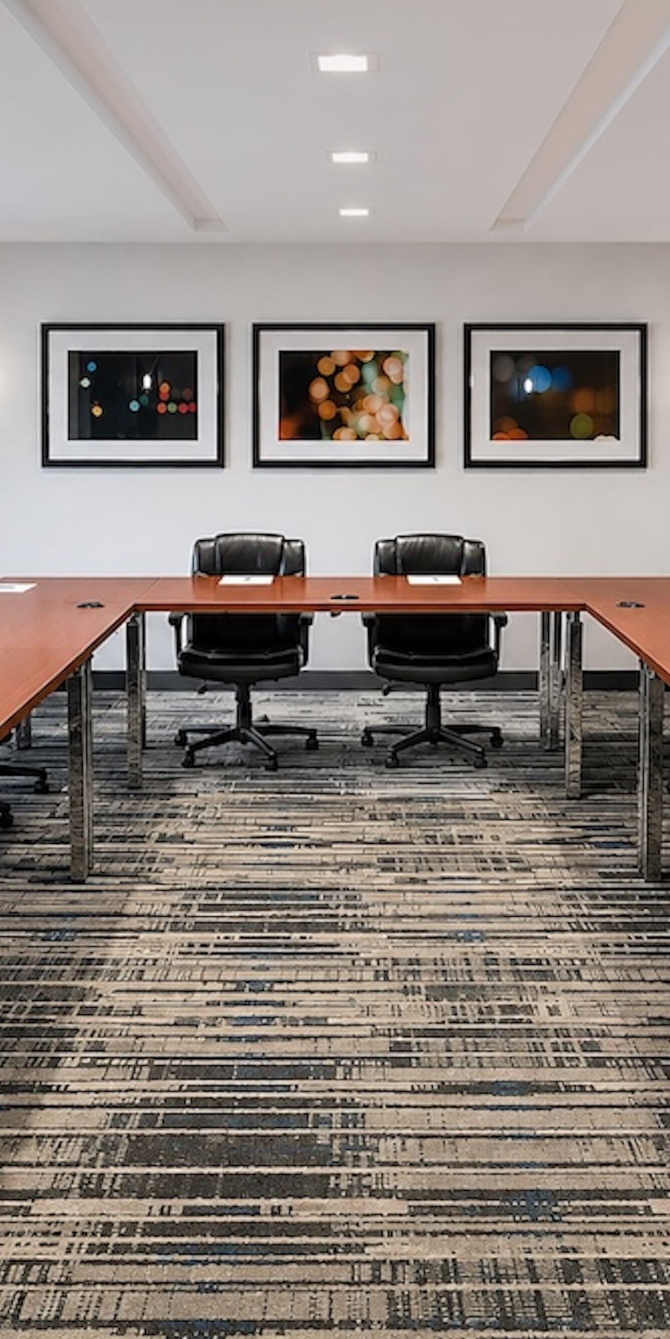 salle de réunion avec configuration des tables en U