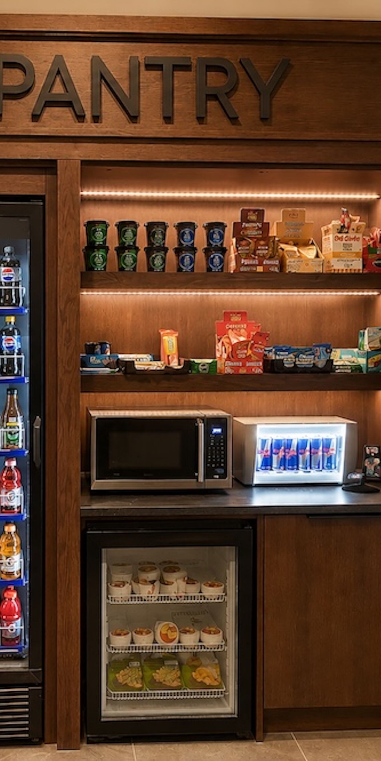 Épicerie avec en-cas et boissons réfrigérées