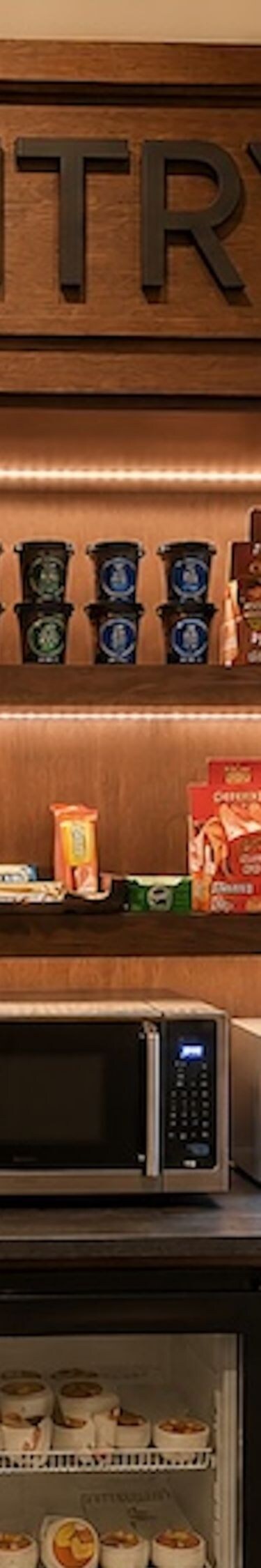 Épicerie avec en-cas et boissons réfrigérées