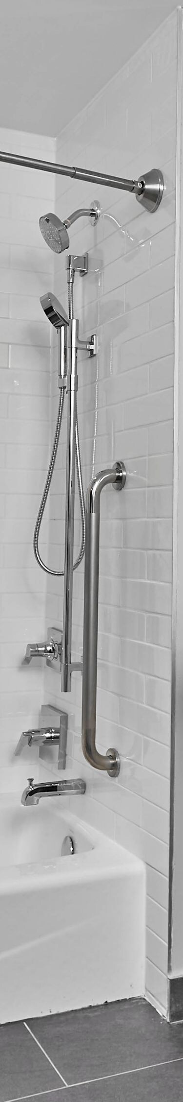 Accessible shower tub combo w/bulk amenities