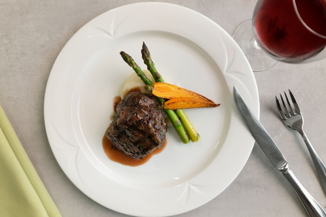 Steak Entree with carrots and asparagus