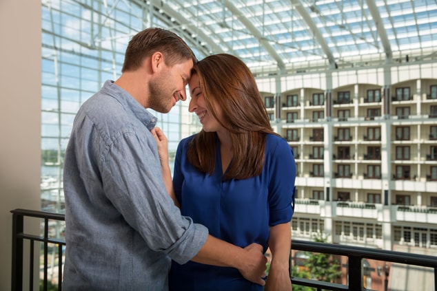 Gaylord National Guestroom Lifestyle Couple