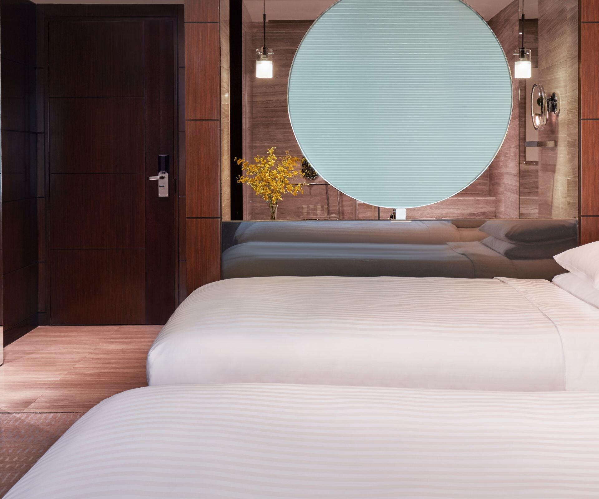 Twin/Twin Deluxe Harbour Guest Room