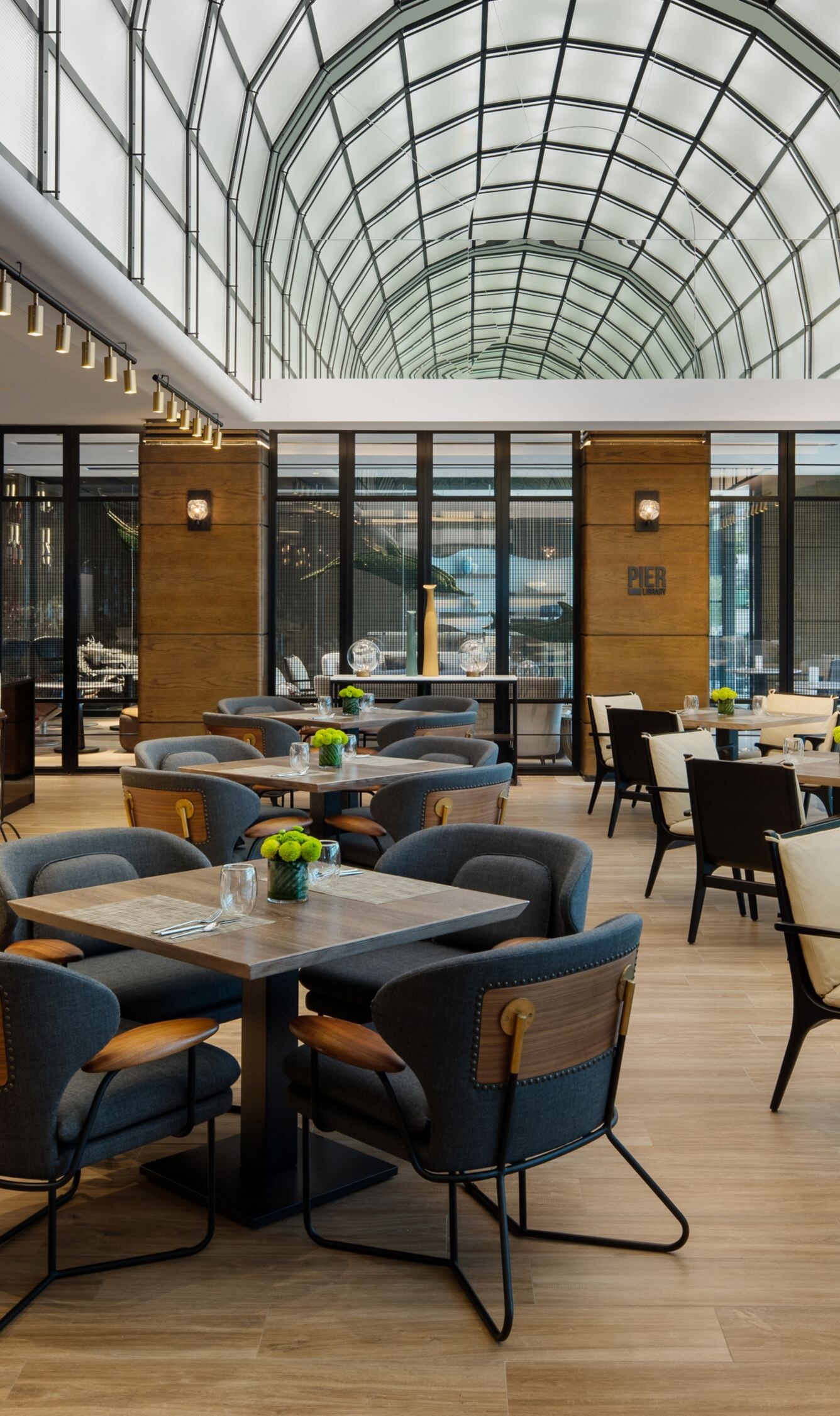 Pier Lounge