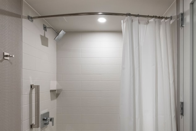 Guest Room - Shower & Bathtub