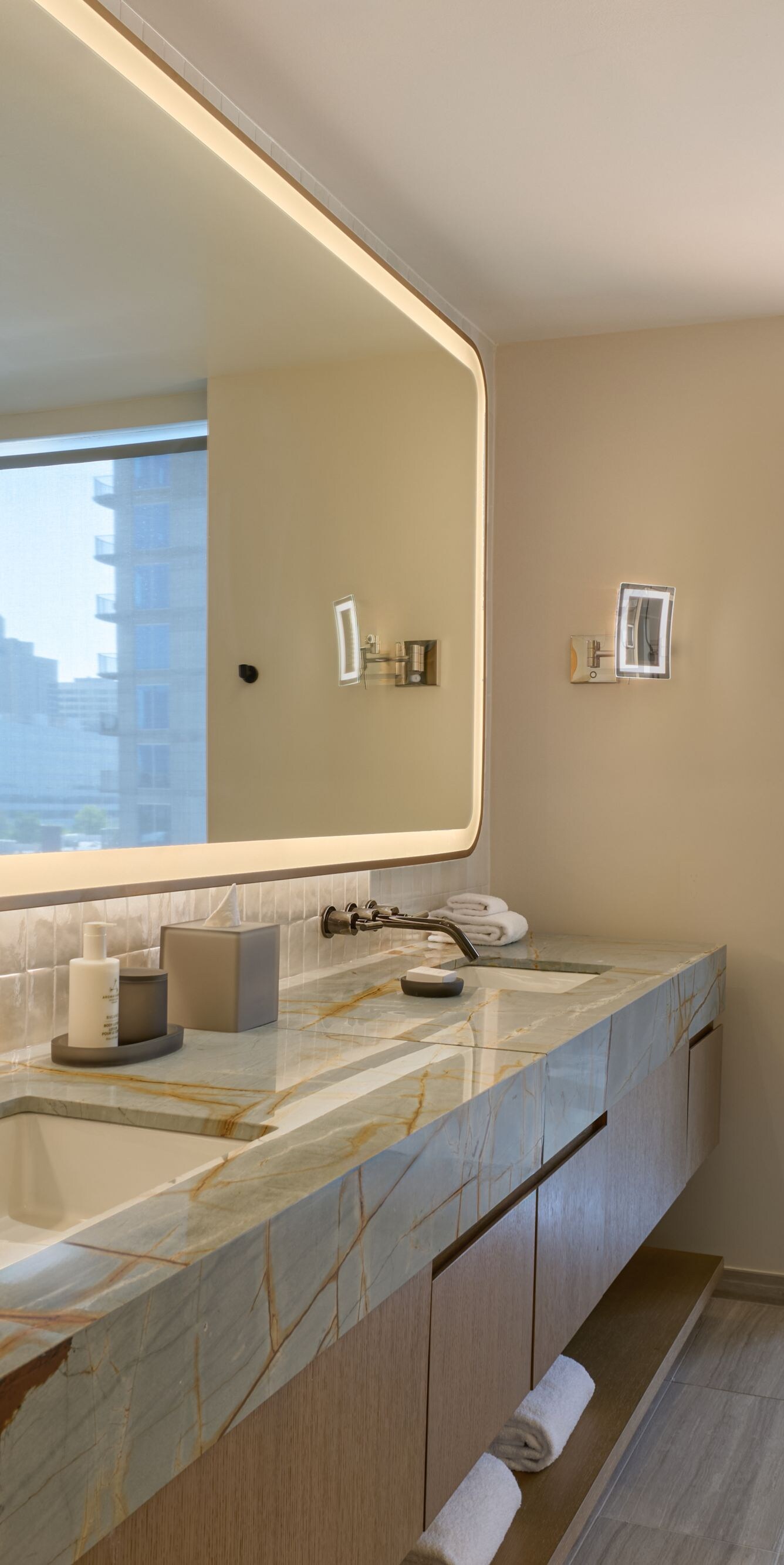 King Junior Suite Bathroom Double Vanity Shower