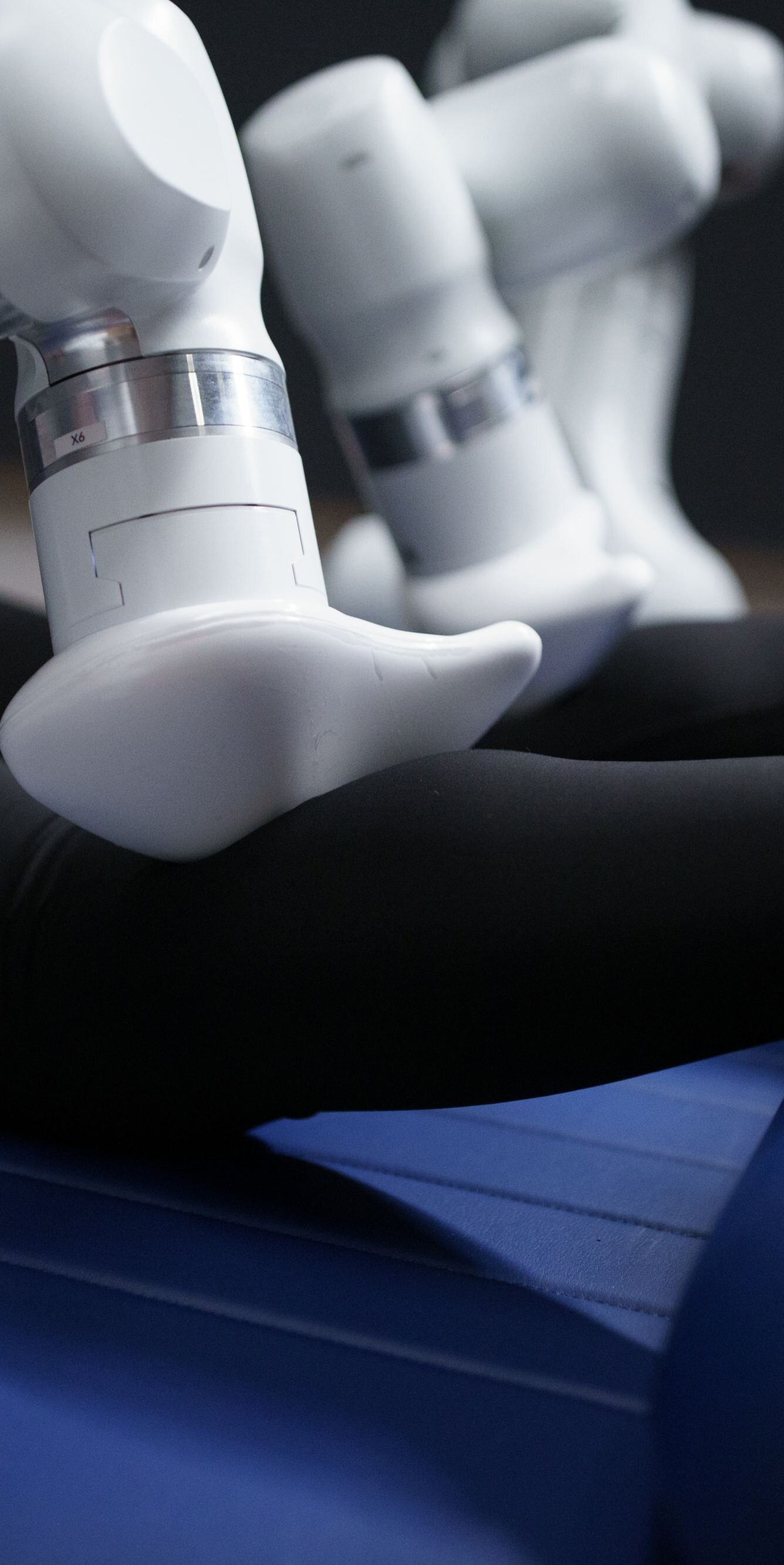 Aescape robotic arms detail, Spa by JW