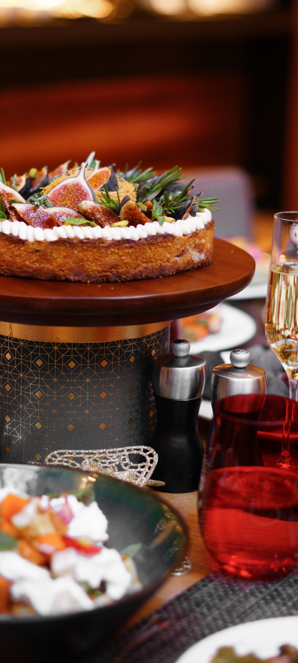 Dessert cake and champagne on a table