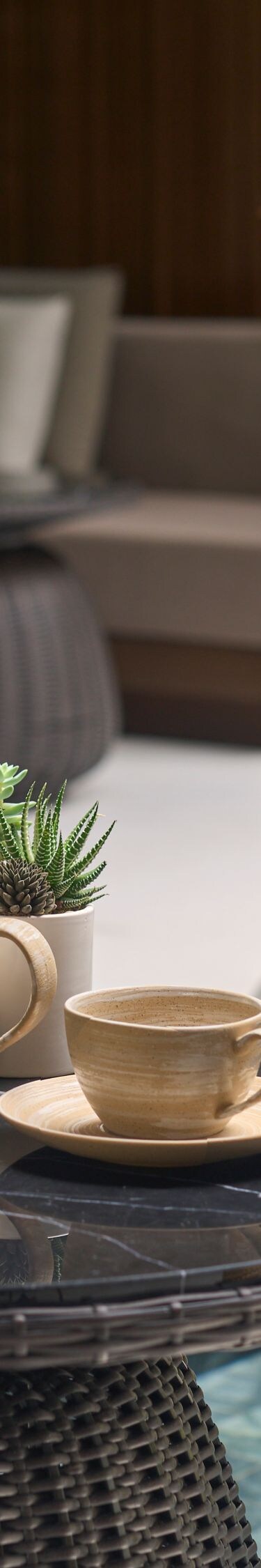 Khu Vực Thưởng Trà Tại Spa By JW Với Quang Cảnh Mặt Nước Thanh Bình