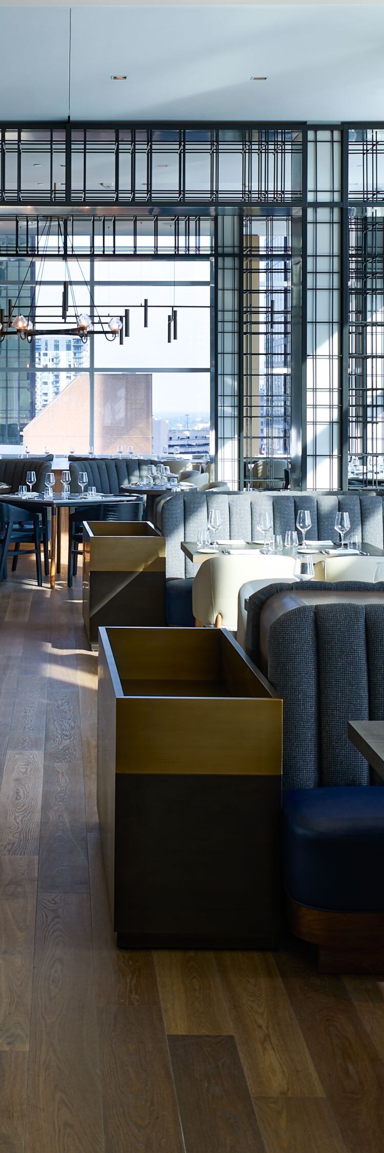 JW Steakhouse Dining Room and Kitchen