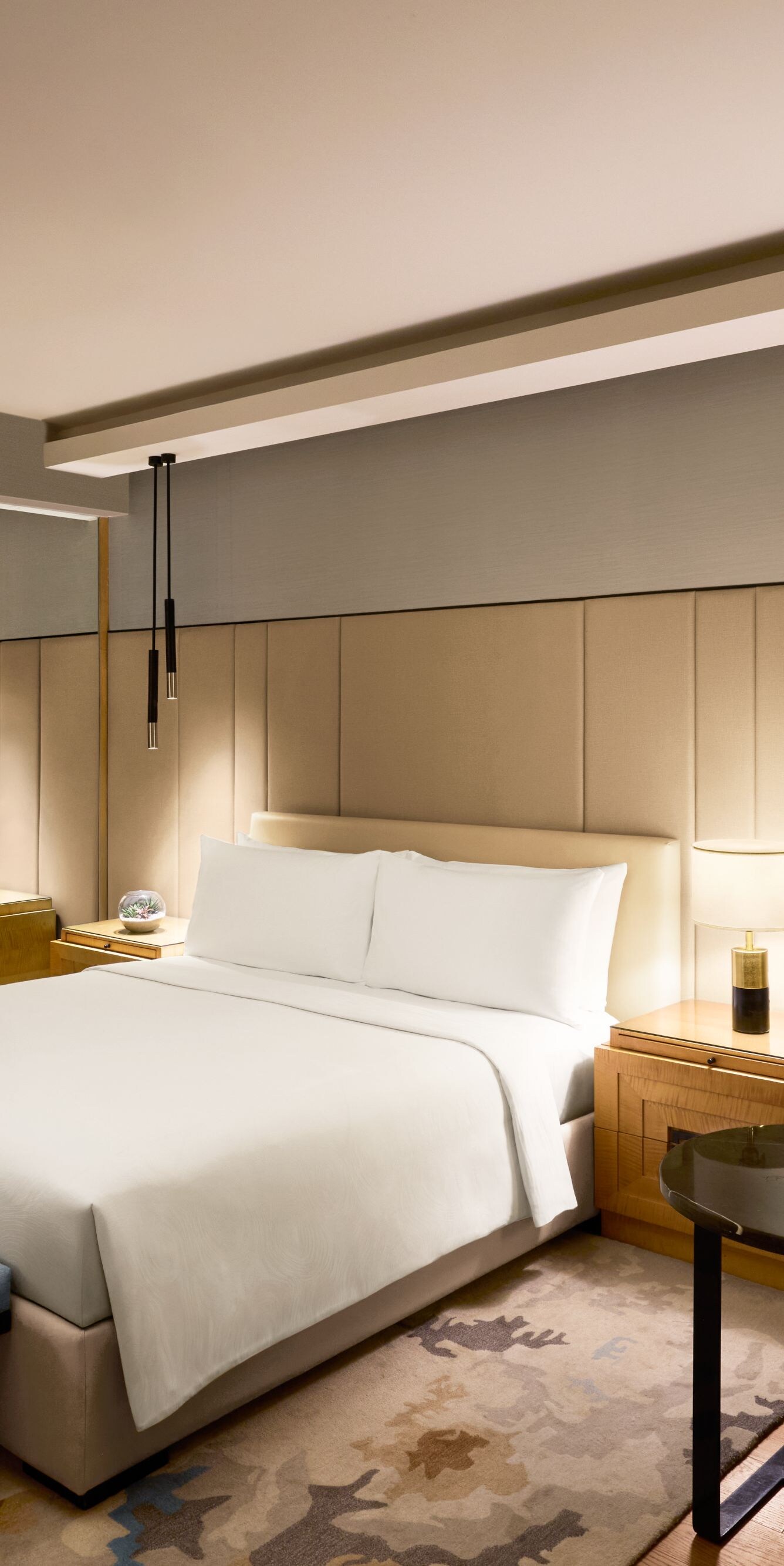Suite with lounge access