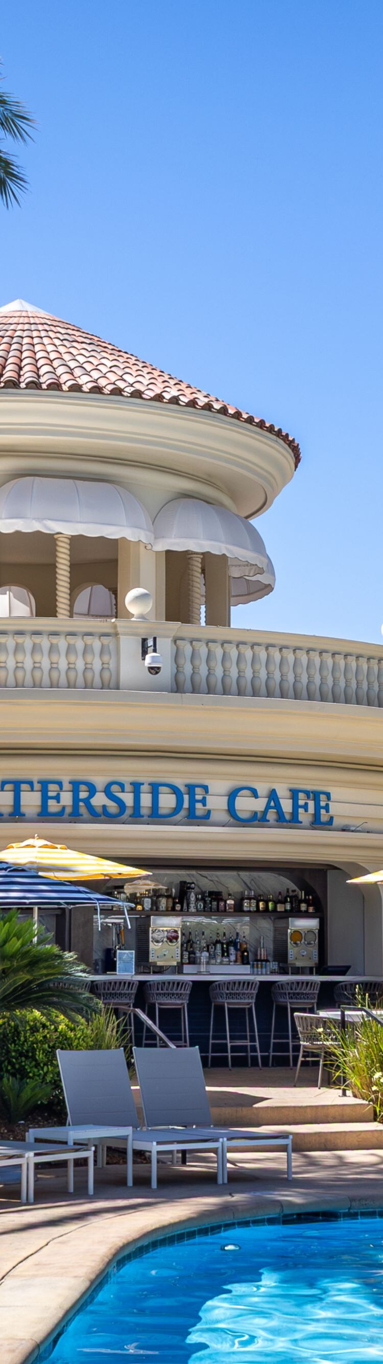 「Waterside Cafe」のリフレッシュできるプールサイドダイニング 