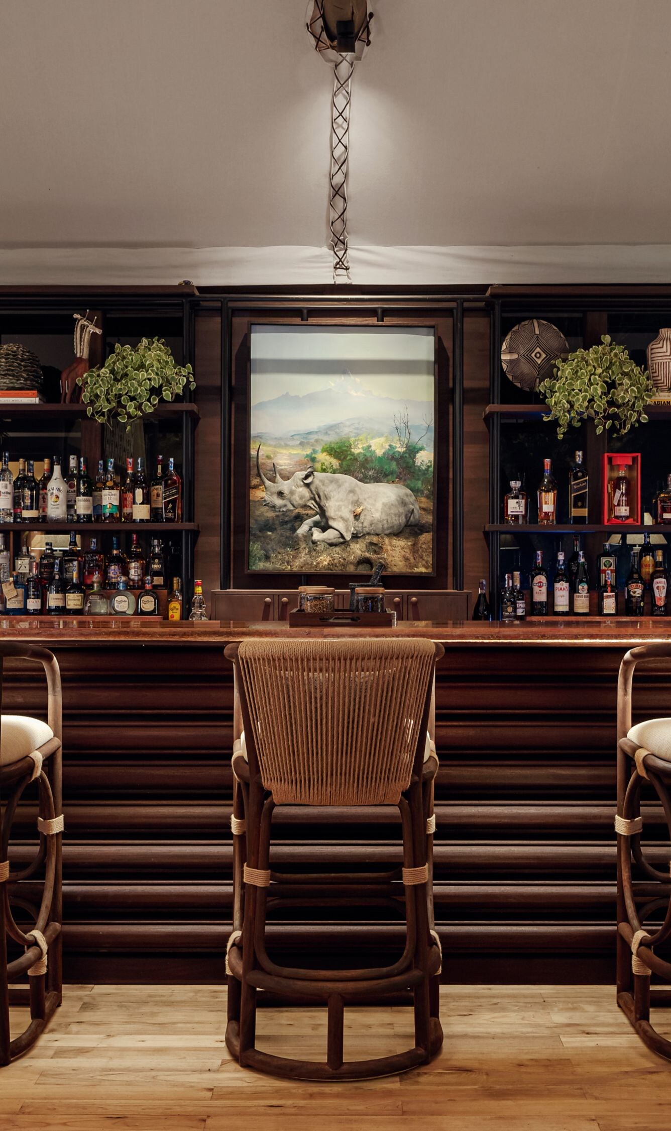 Elegant safari camp bar 