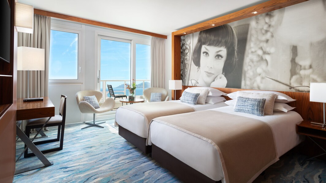 Deluxe Guest Room - Sea Front with Balcony