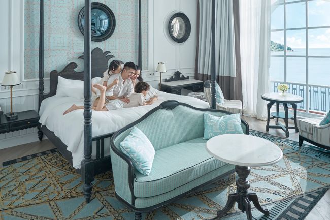  Turquoise Suite bed