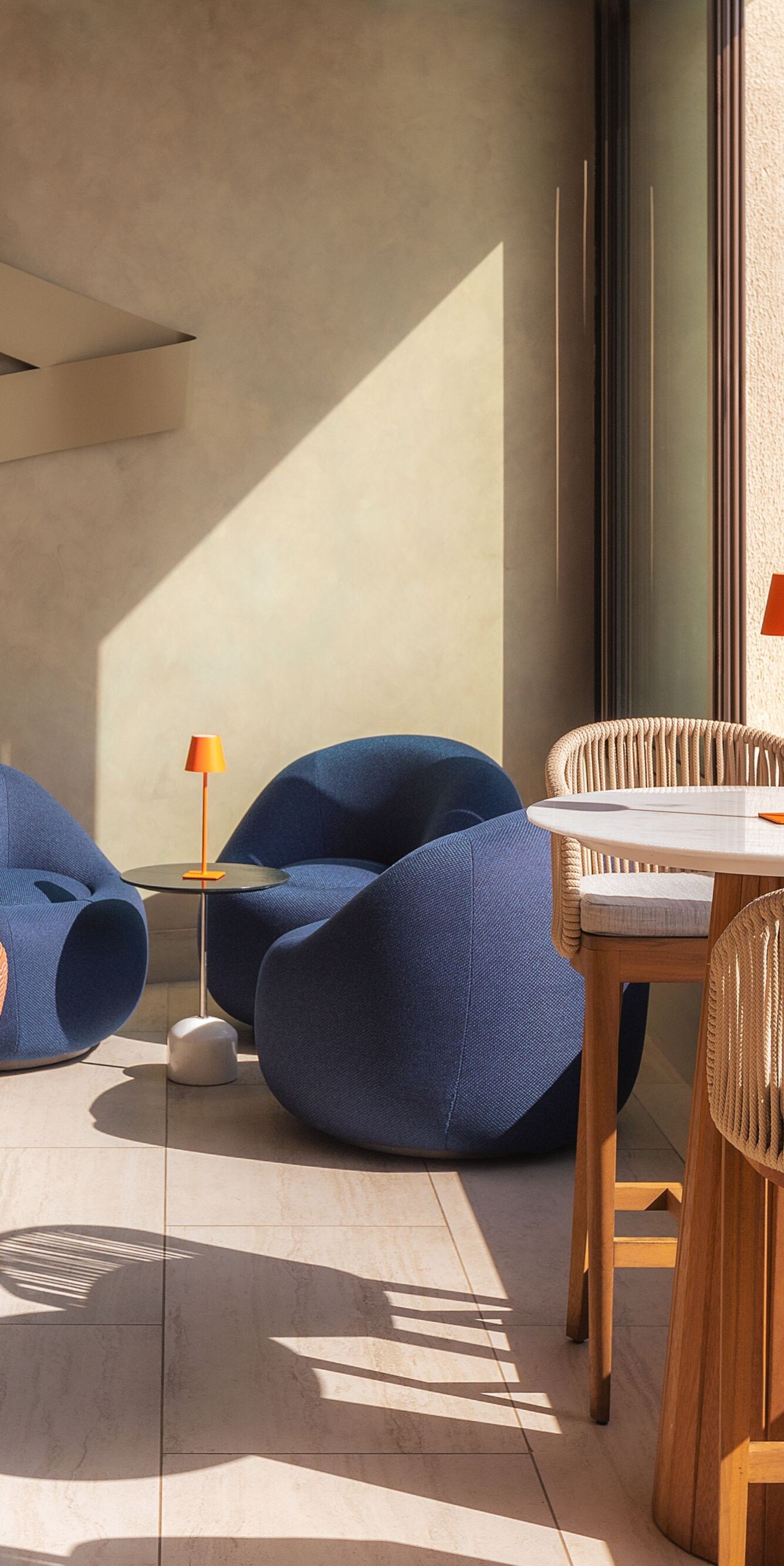 ALMA restaurant tables and chairs