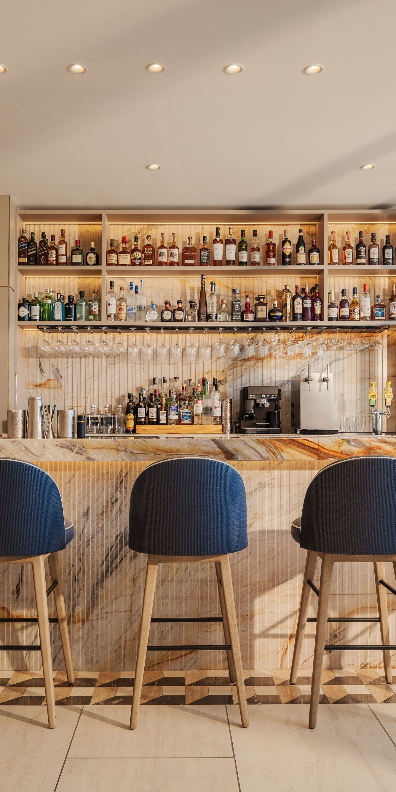 Alma Restaurant bar