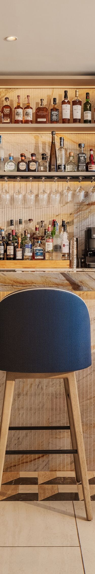 Alma Restaurant bar