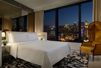 Premier Suite mit Blick auf Marina Bay – Schlafzimmer