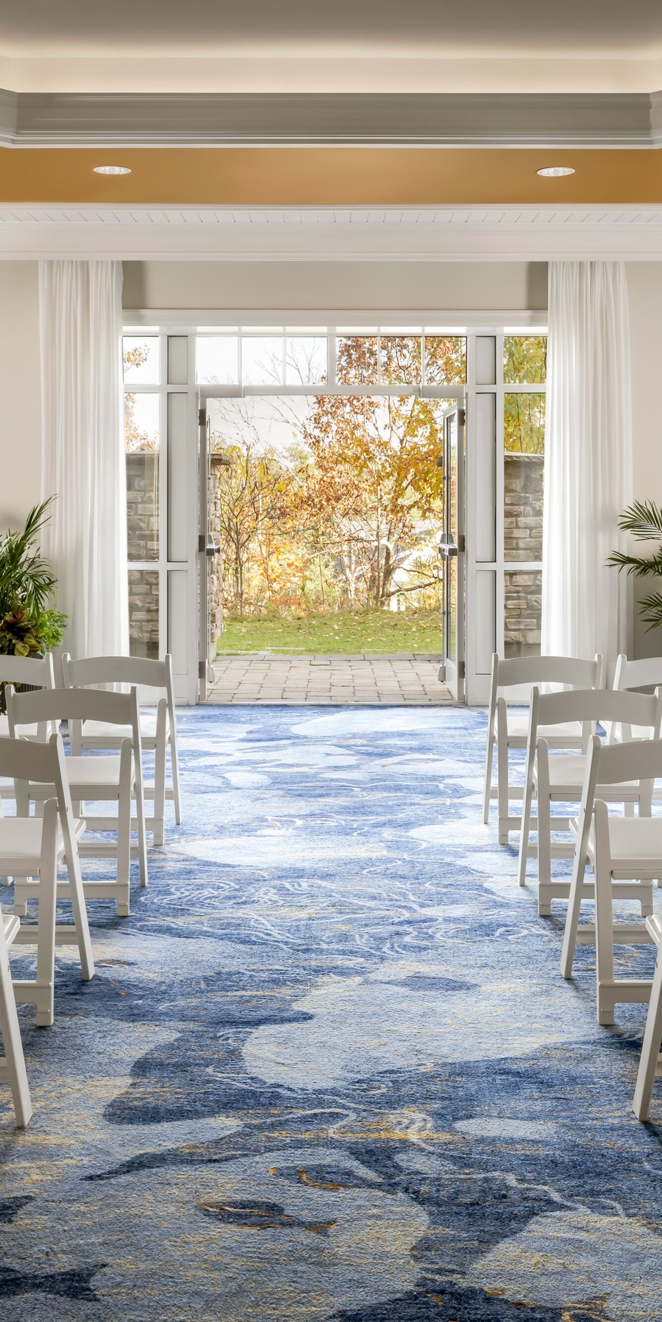 Cozy meeting room with bay windows and garden view