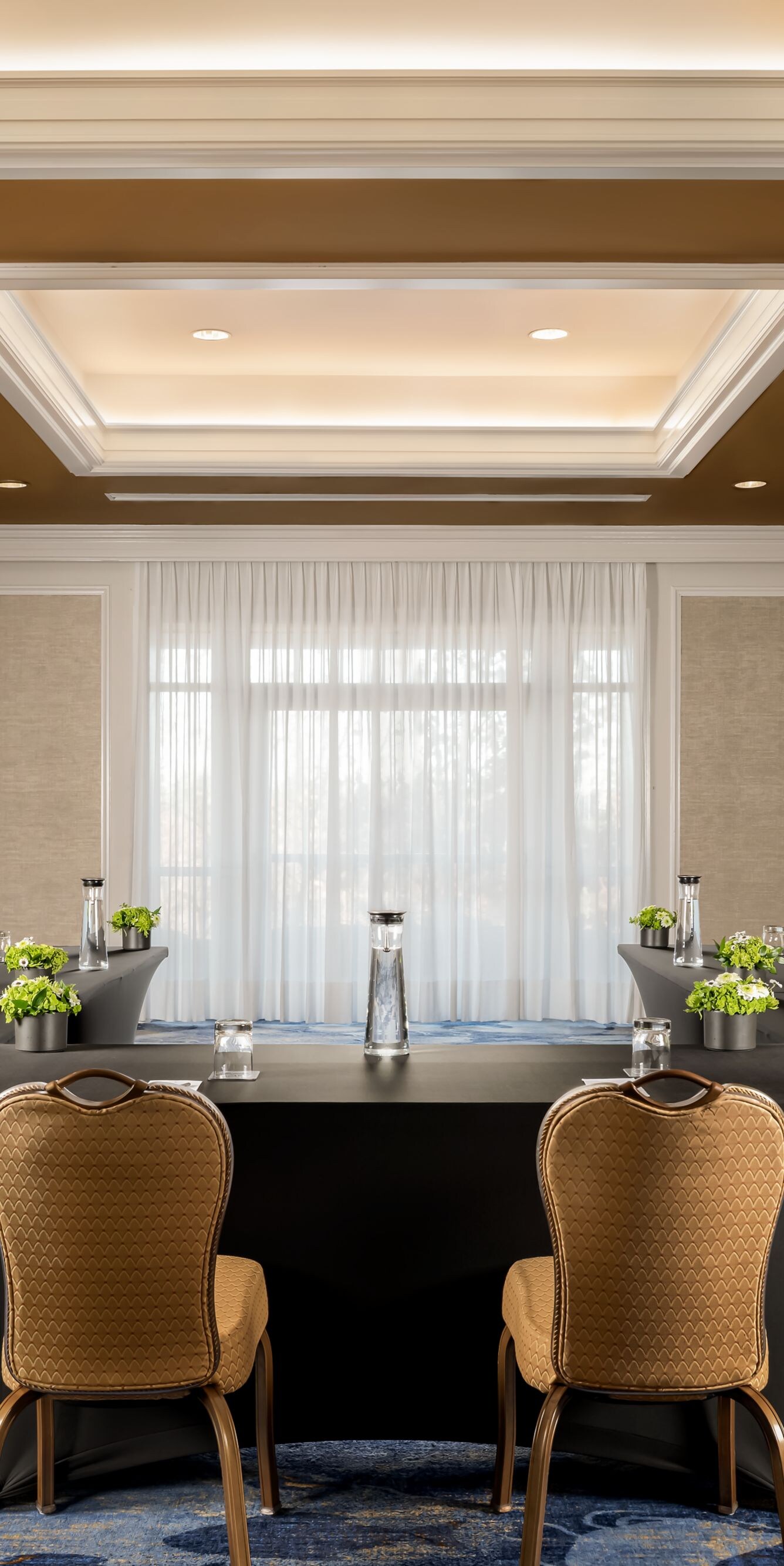 Small meeting room opening onto garden terrace